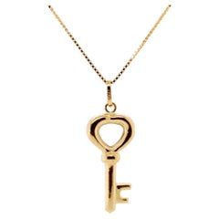 18K Yellow Gold Ladies Chain With Key Pendant