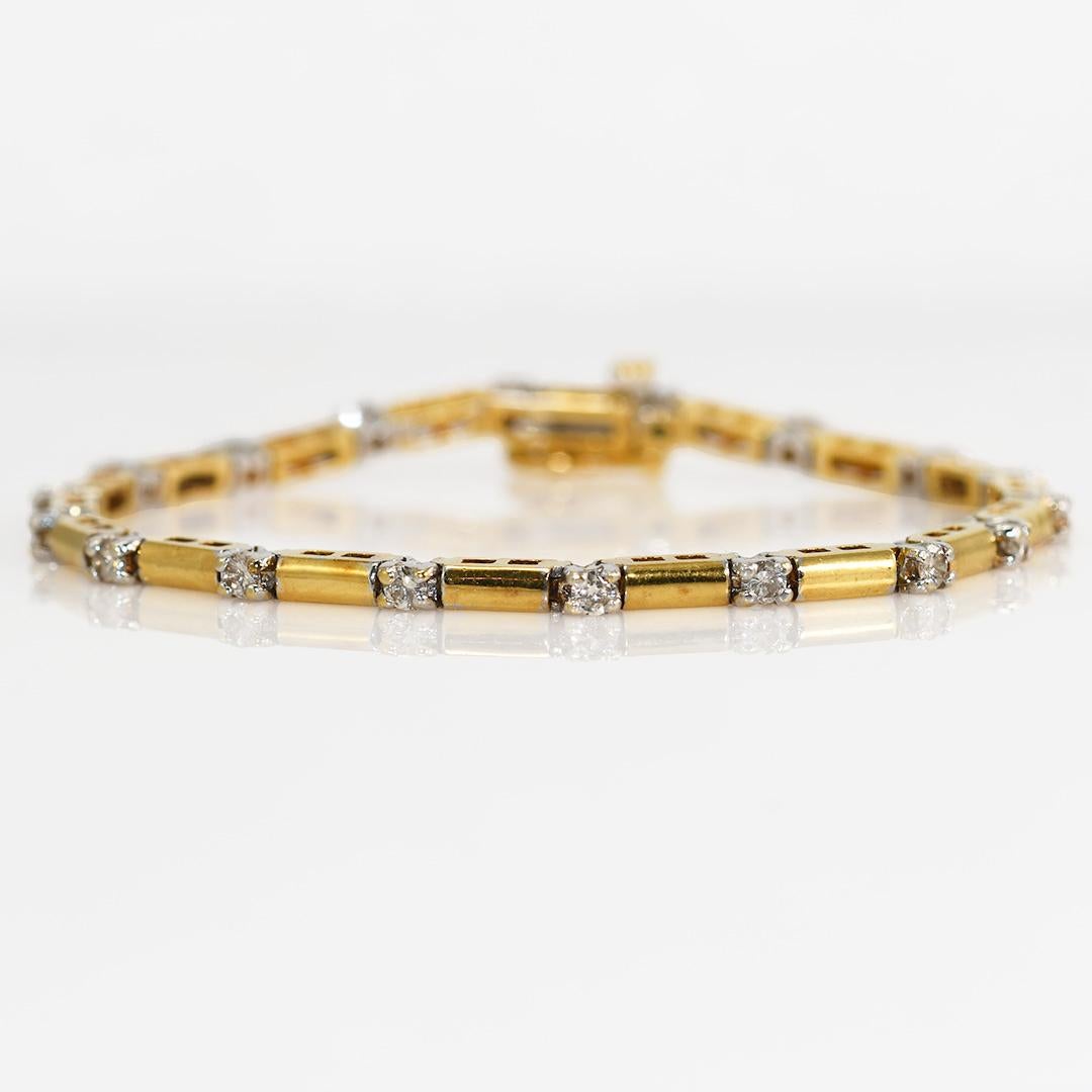 18K Gelbgold Damen Diamant-Armband,
1.00tdw 11.7g
Damenarmband aus 18k Gelbgold mit Diamanten.
Gestempelt 18k und wiegt 11,7 Gramm.
Die Diamanten sind rund im Brillantschliff, Farbe J im Durchschnitt, Reinheit Si, 1,00 Karat insgesamt.
Das Armband