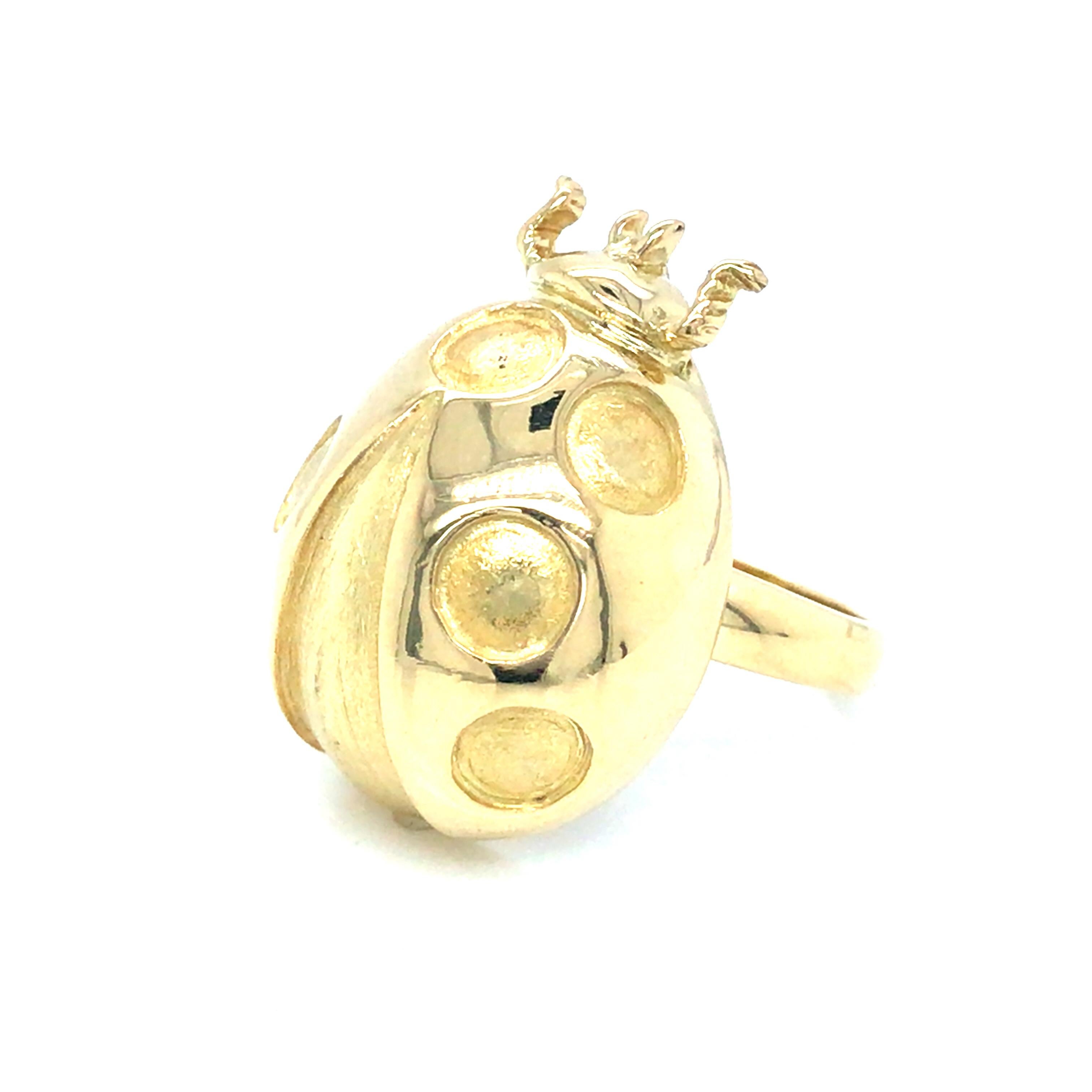18K Yellow Gold Ladybug Ring In Good Condition For Sale In Boca Raton, FL