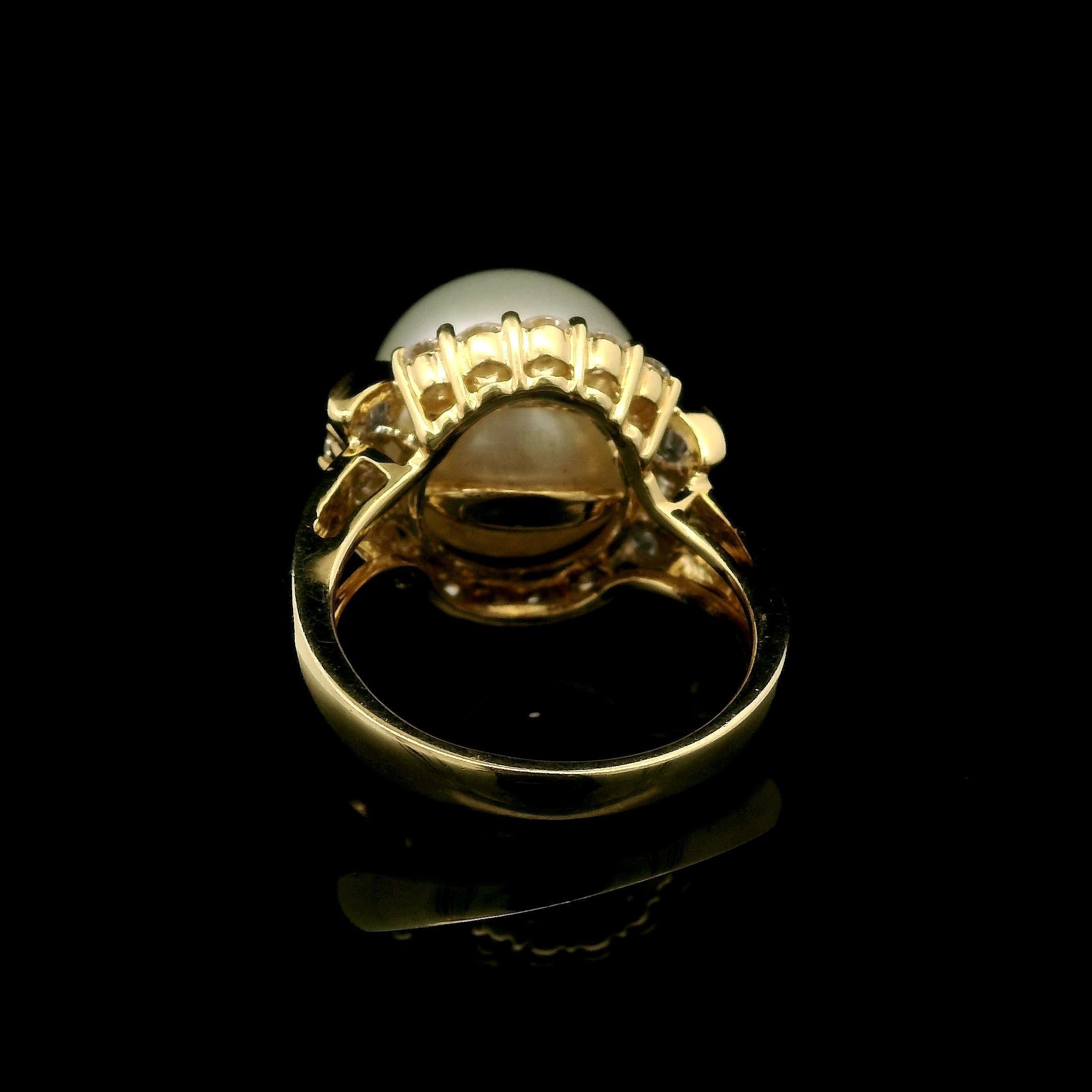 Round Cut 18k Yellow Gold Large 13.5mm Pearl w/ 0.90ctw Diamond Bow Accents Cocktail Ring For Sale