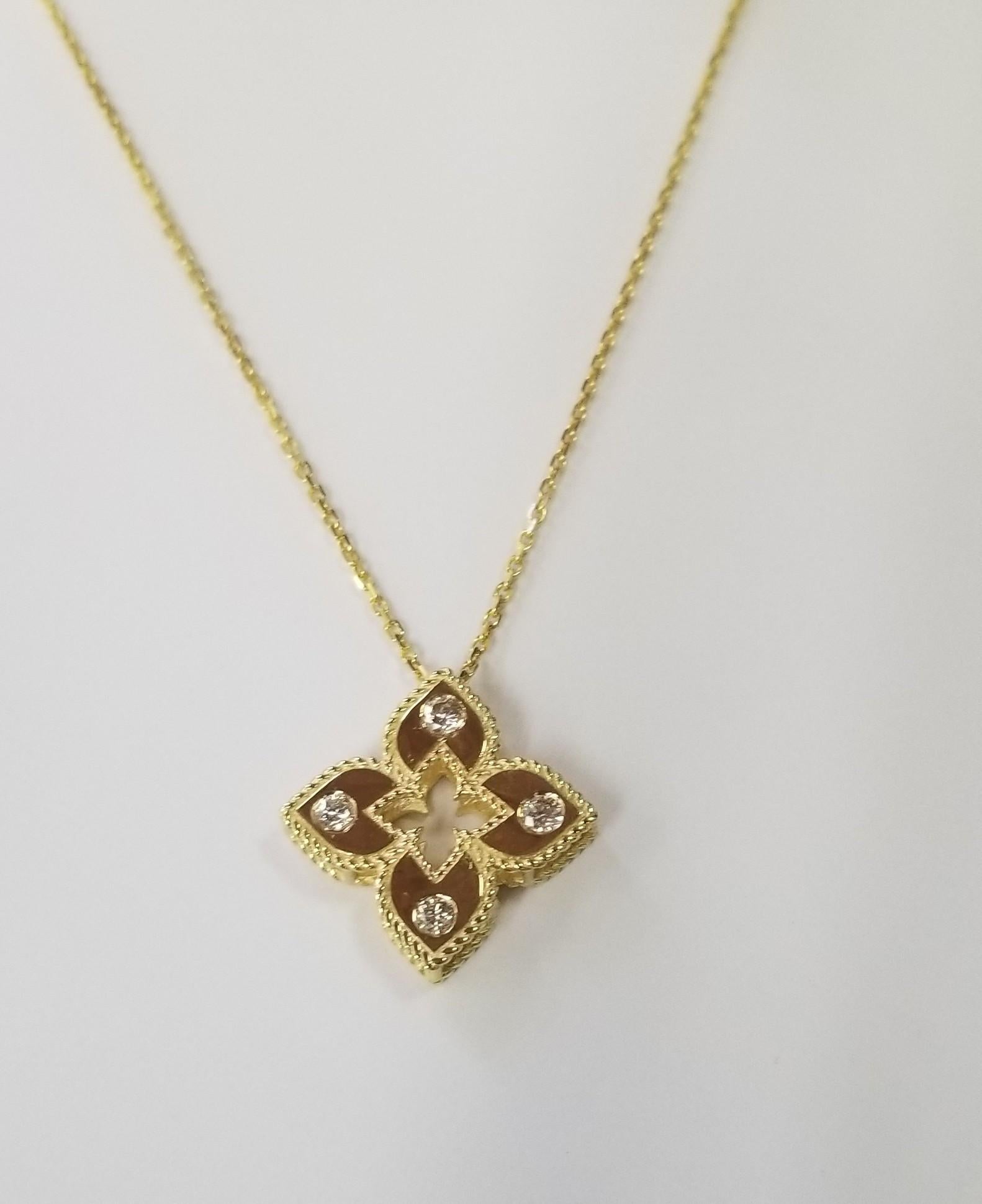 Pendentif en or jaune 18k avec diamants pavés 
