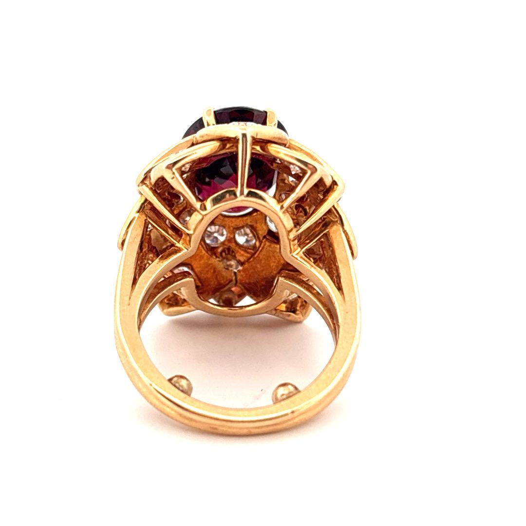 Bague en or jaune 18K à gros grenat rhodolite de 7,00 carats et diamant de 2,00 carats en éclatement Pour femmes en vente