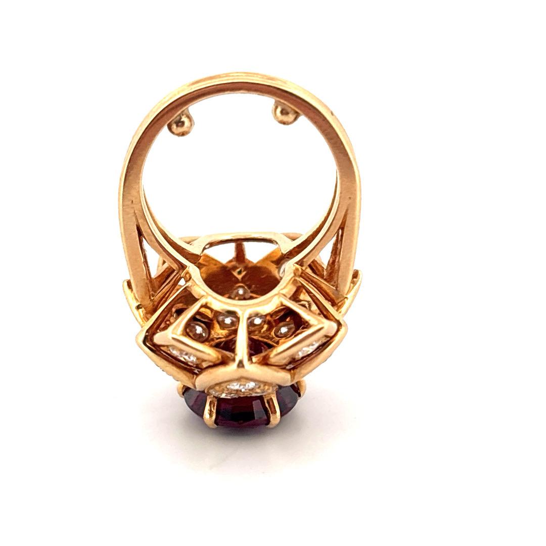 Bague en or jaune 18K à gros grenat rhodolite de 7,00 carats et diamant de 2,00 carats en éclatement en vente 1