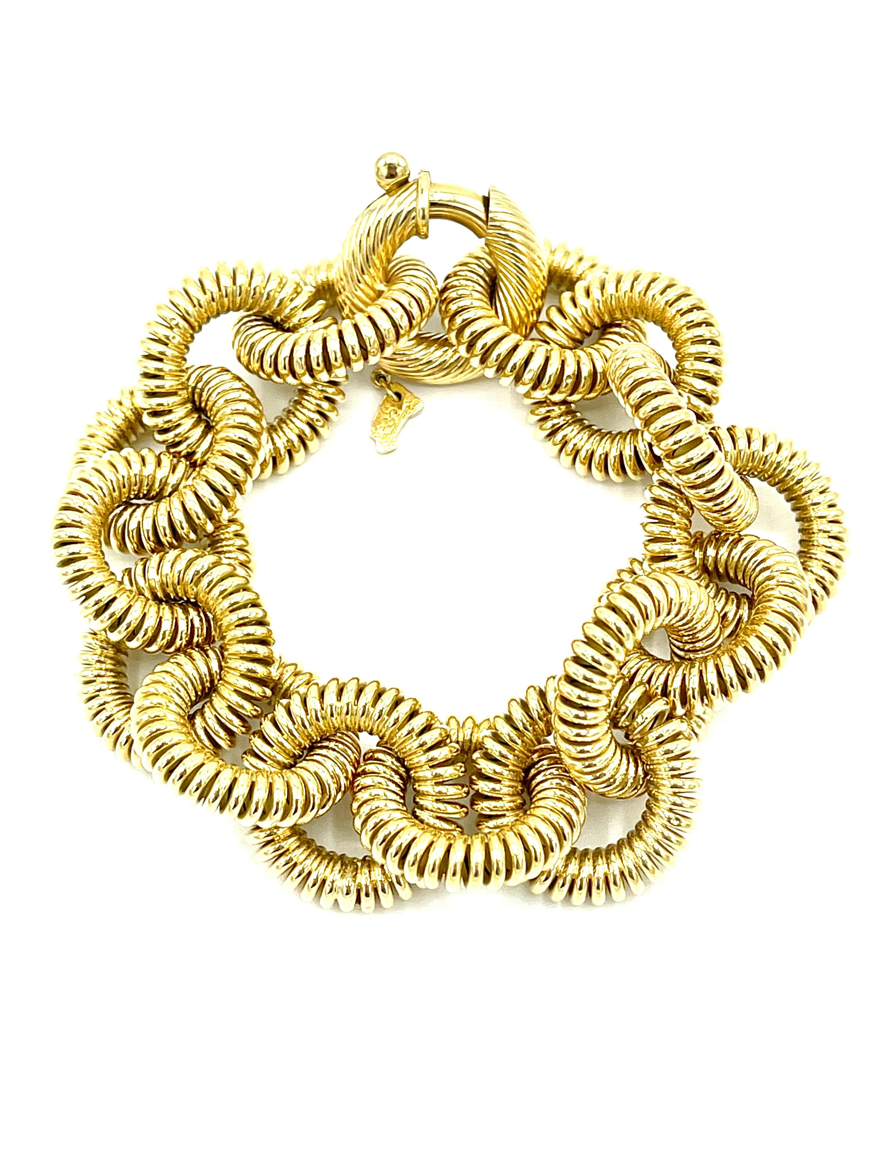 18K Yellow Gold Large Circular Spiral Link Bracelet In Excellent Condition For Sale In Chevy Chase, MD