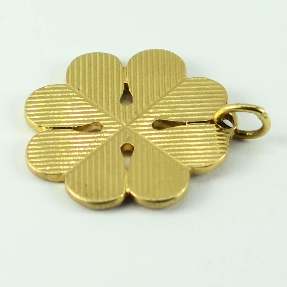 18 Karat Gold Large Engraved Four Leaved Clover or Shamrock Charm Pendant In Good Condition In London, GB