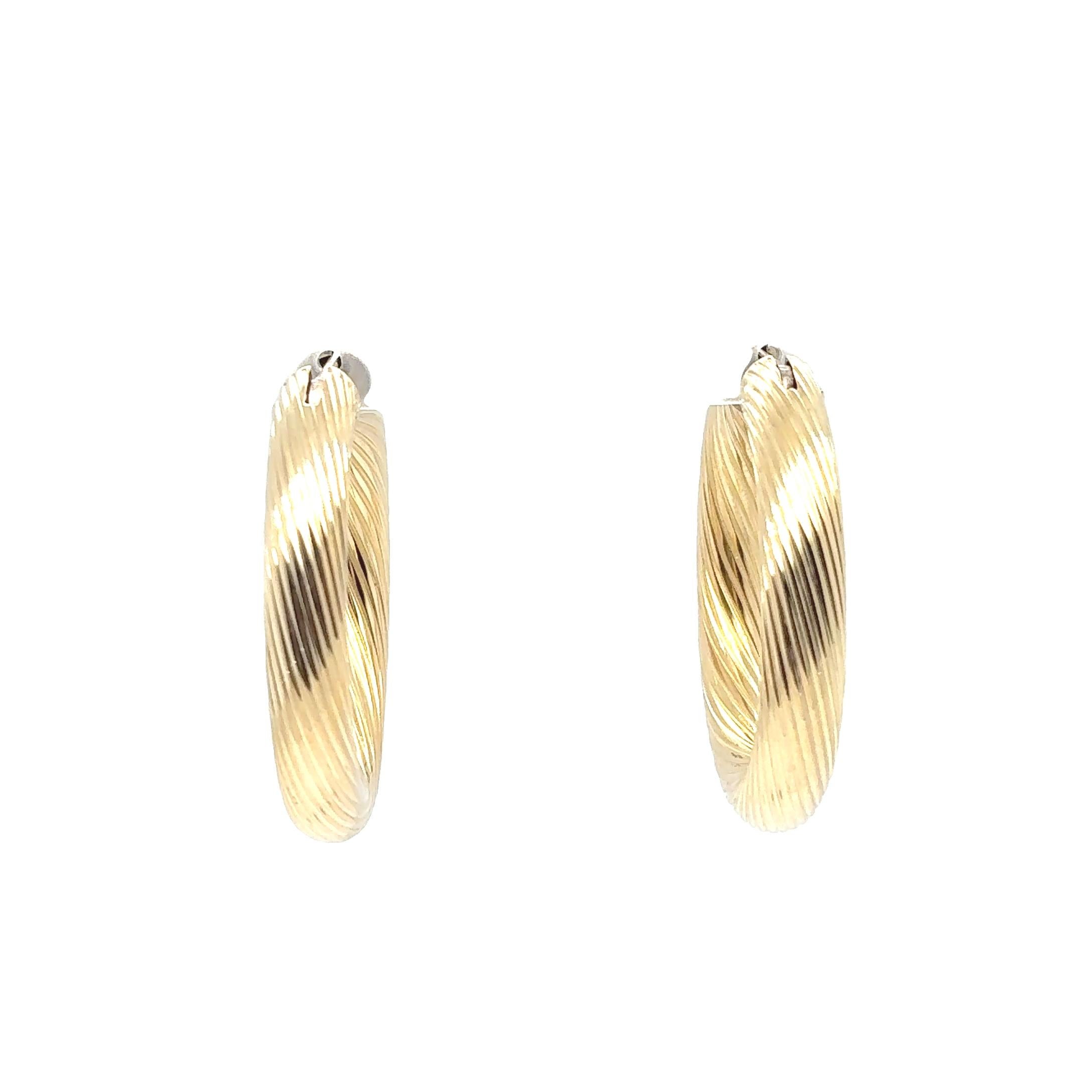 Donna Orecchini a cerchio grandi in oro giallo 18K in vendita