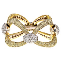 Bracciale in oro giallo 18 carati con maglie ovali grandi e pave di diamanti