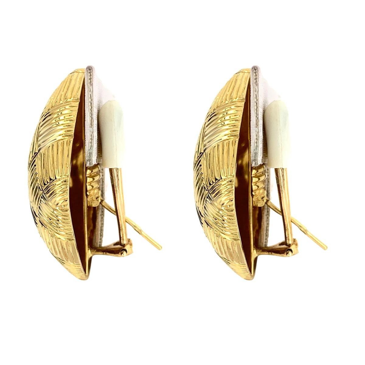 Boucles d'oreilles en or jaune 18 carats avec large clip en forme de poteau Pour femmes en vente
