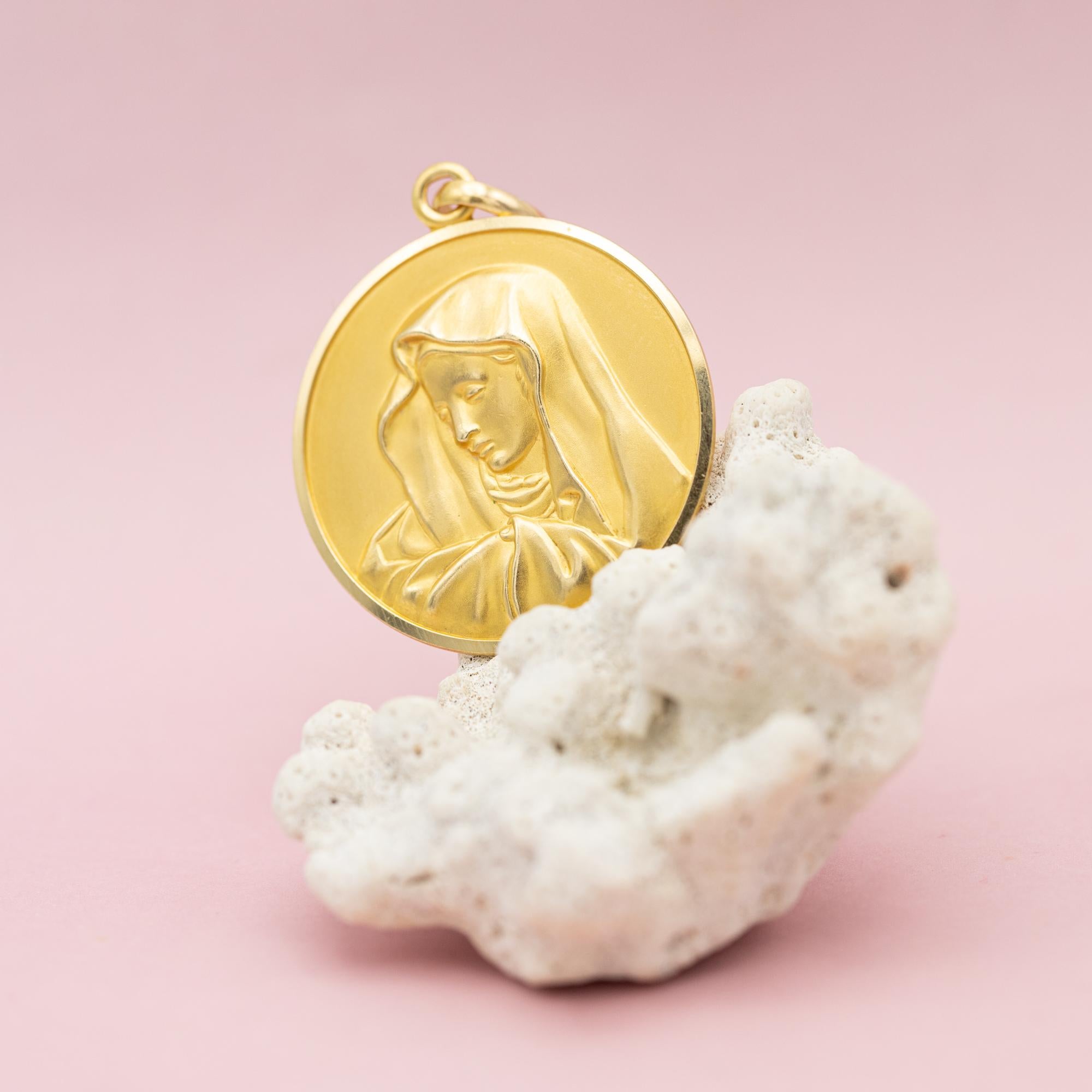 For sale is this XL Estate mother Mary charm. This royal charm depicts a lovely virgin Mary. A raised bust of the Veiled Virgin Mary in a satin finish steals the show in front of the patterned gold base. This Christian medallion is crafted in 18 ct