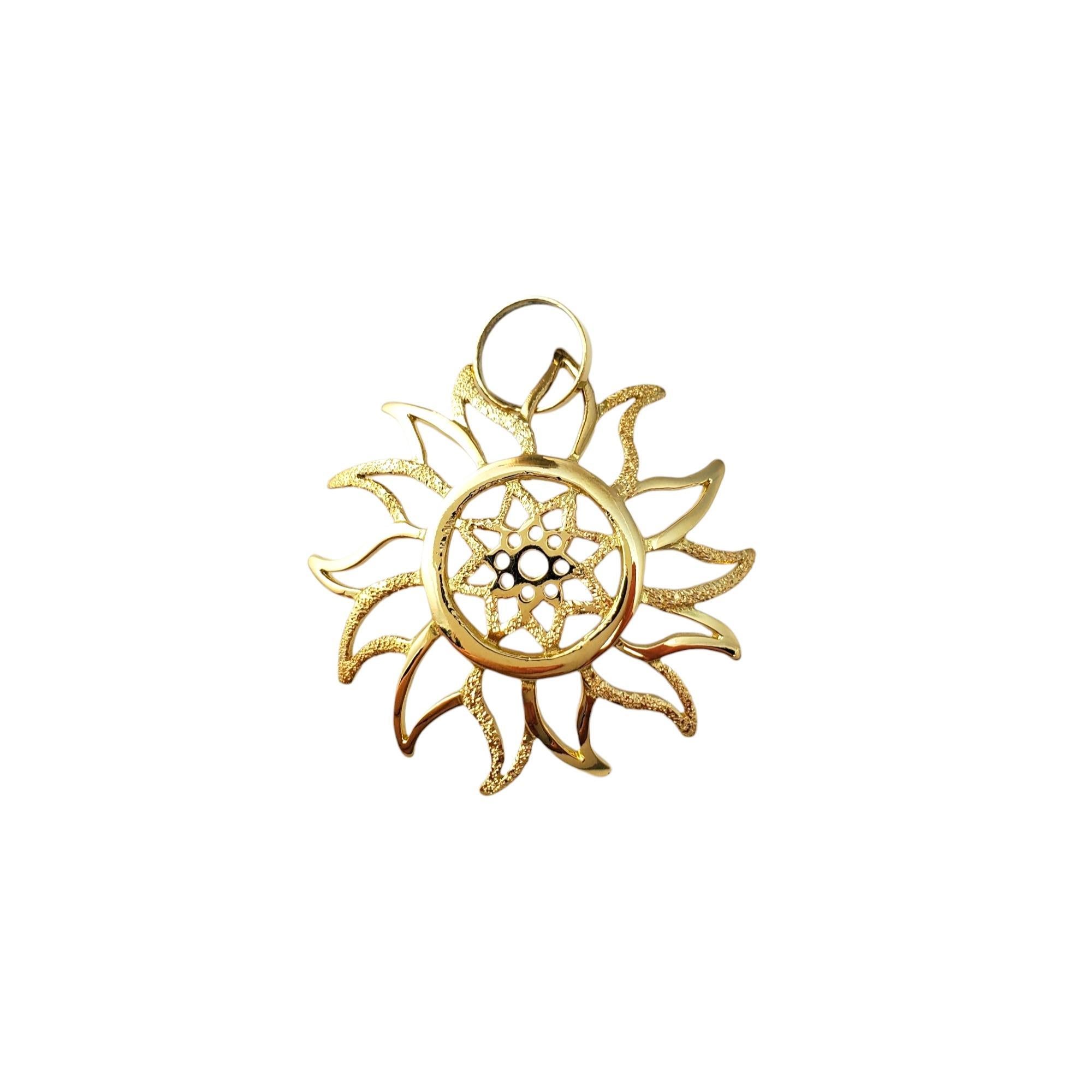 18K Yellow Gold Large Sunflower Pendant #16598 In Good Condition For Sale In Washington Depot, CT