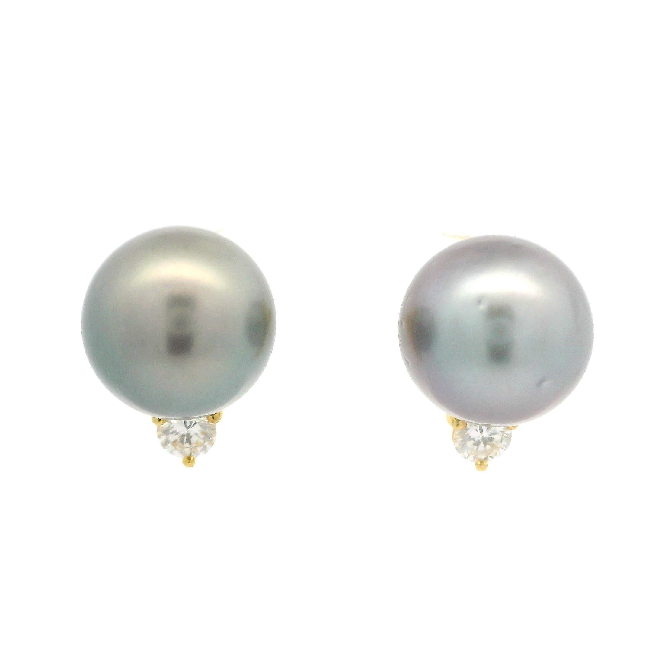 Round Cut 18k Yellow Gold Large Tahitian Gray Pearl w/ 0.30ctw Diamond Stud Earrings For Sale