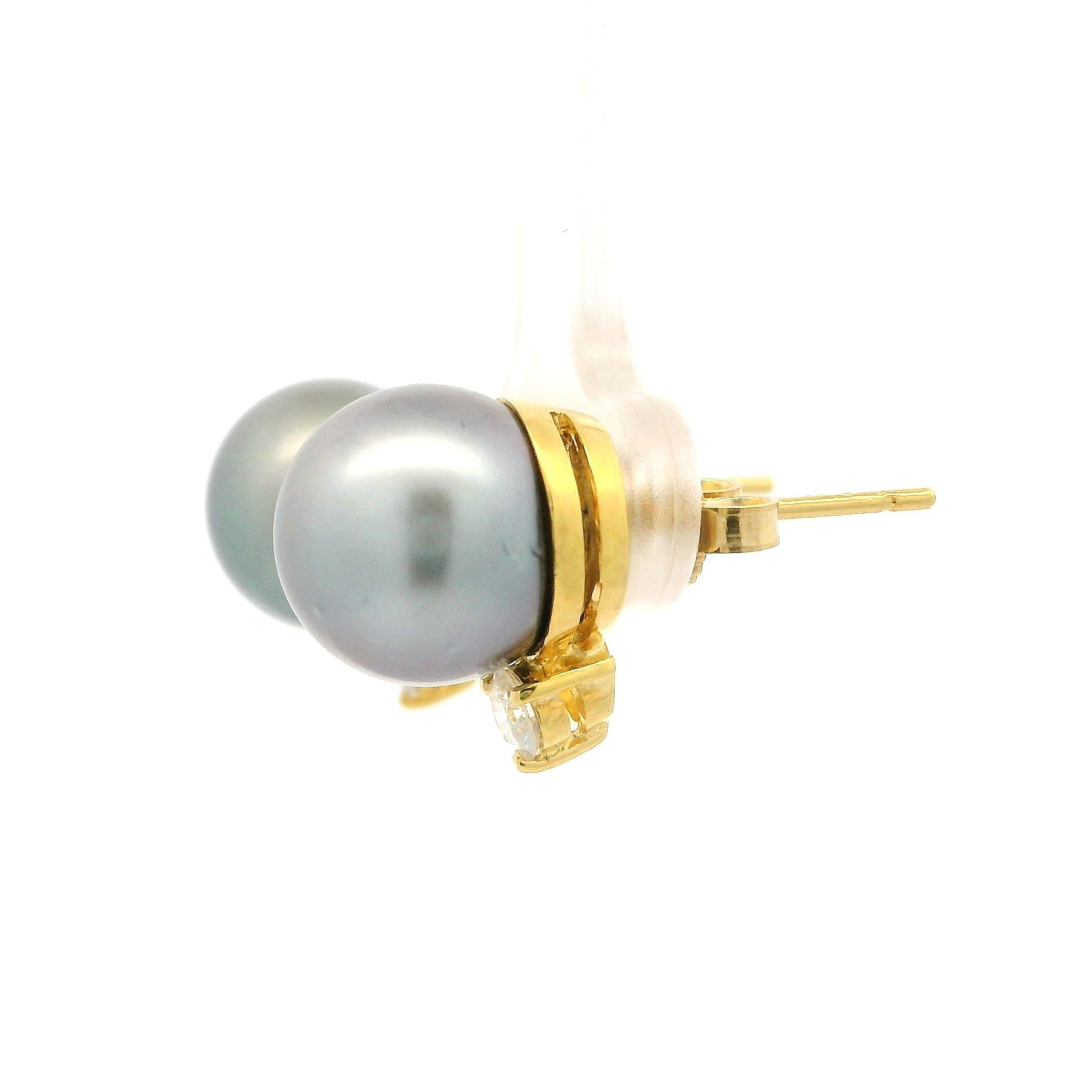 18k Yellow Gold Large Tahitian Gray Pearl w/ 0.30ctw Diamond Stud Earrings For Sale 1