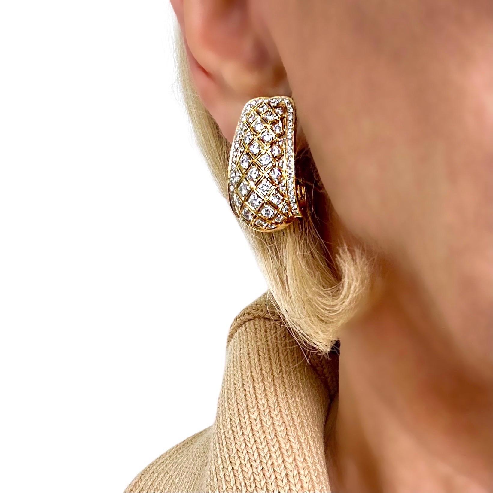 18 Karat Gelbgold J Creolen mit Gitterdesign und Diamanten besetzt 1