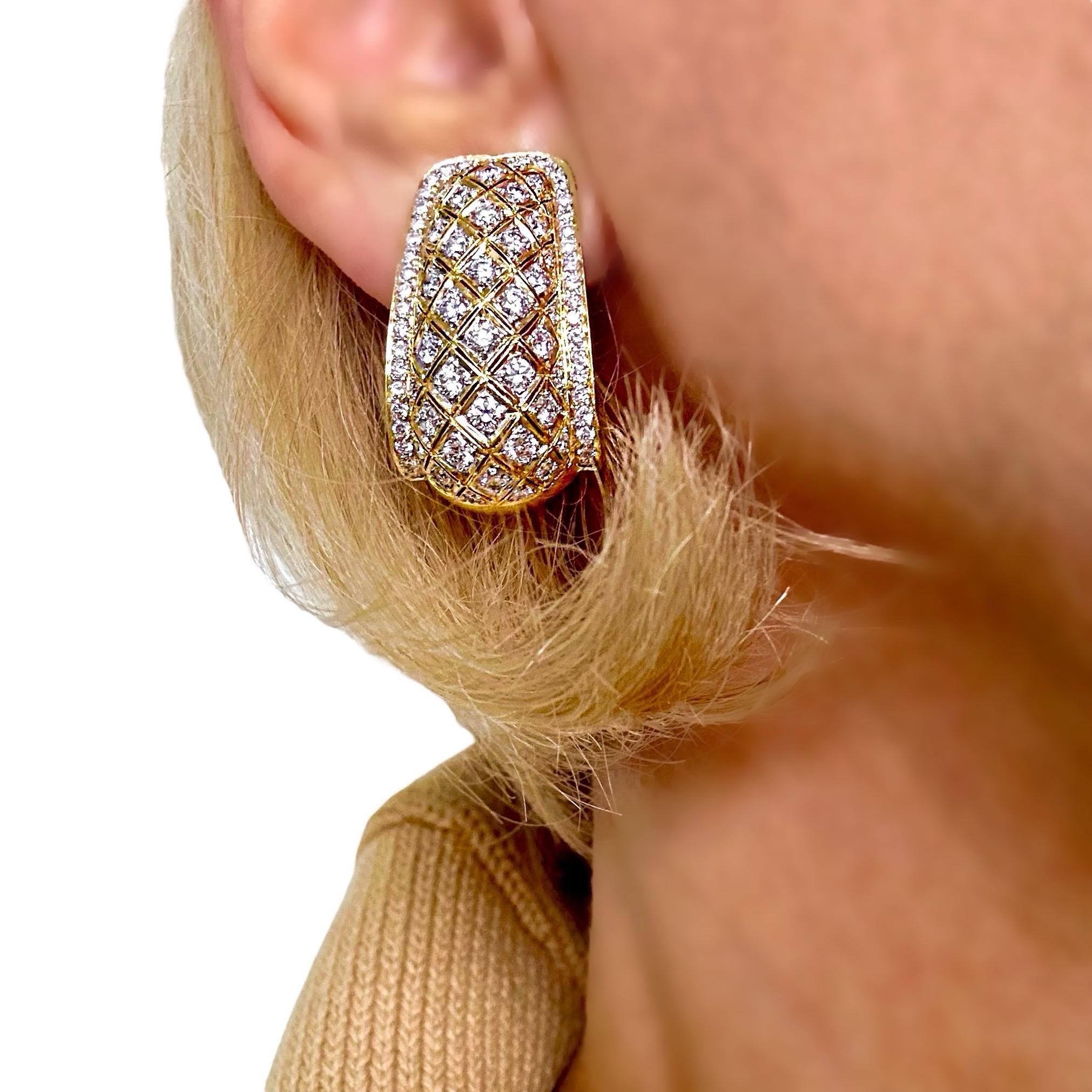 18 Karat Gelbgold J Creolen mit Gitterdesign und Diamanten besetzt 2