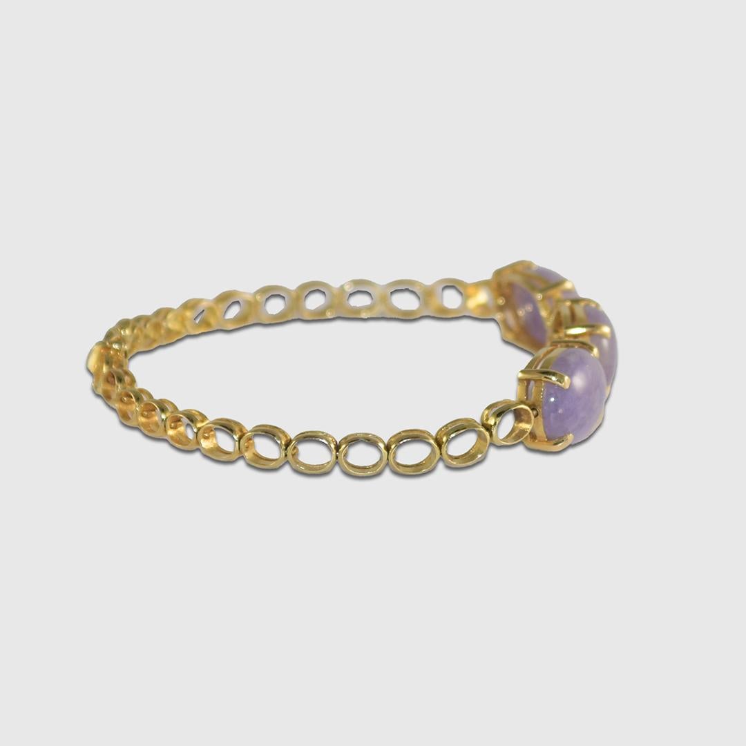 Ladies 18k yellow gold and lavender jade bracelet and ring.
Stamped 750 and weighs 19.9 grams gross weight.
The bracelet measures 6 1/2 inches long and 10mm wide in the middle.
The ring size is 7 1/2 and can be sized, up or down, one size or less