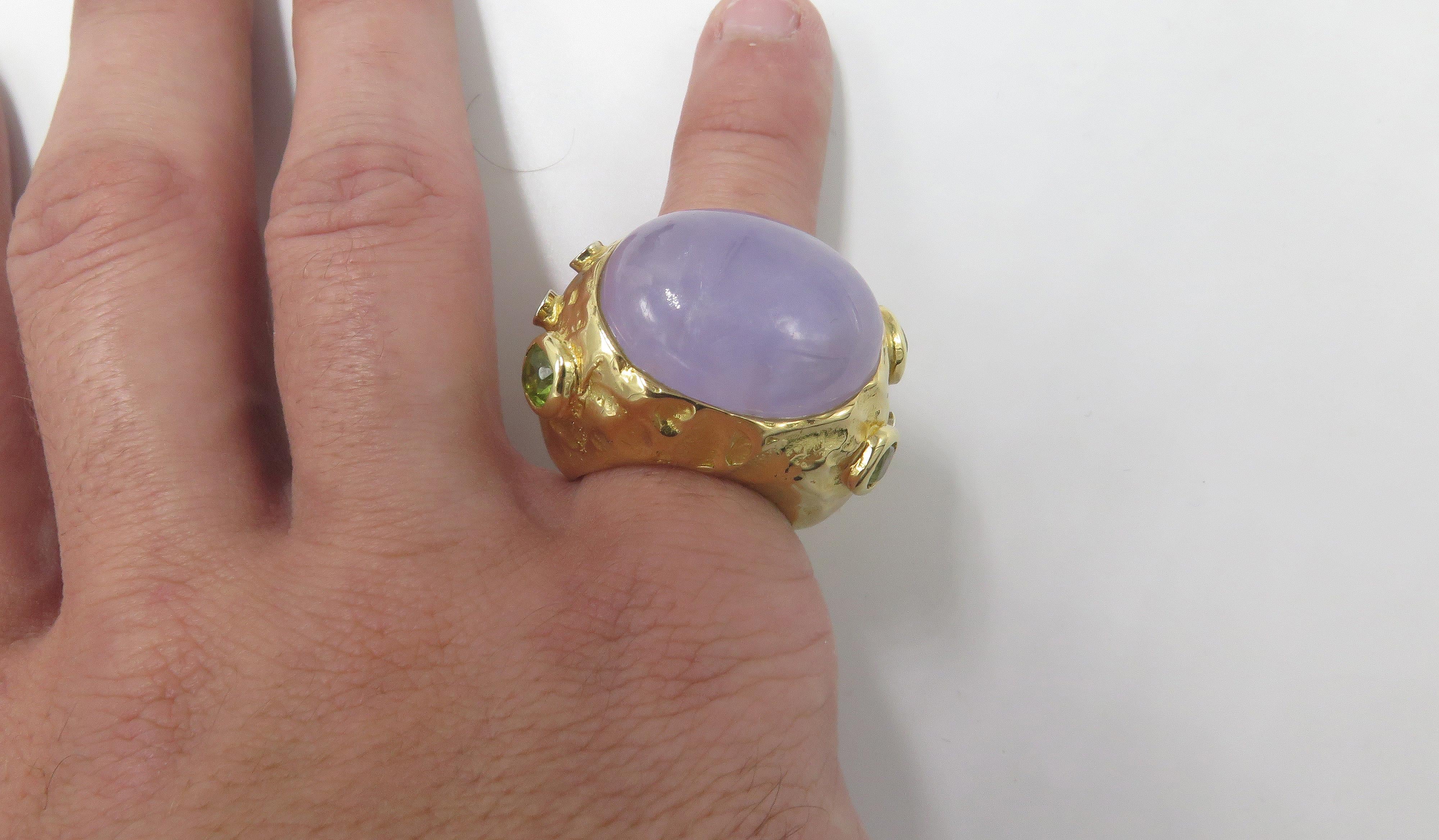 18 Karat Yellow Gold Lavender Jade, Peridot and Diamond Ring In Excellent Condition For Sale In West Palm Beach, FL