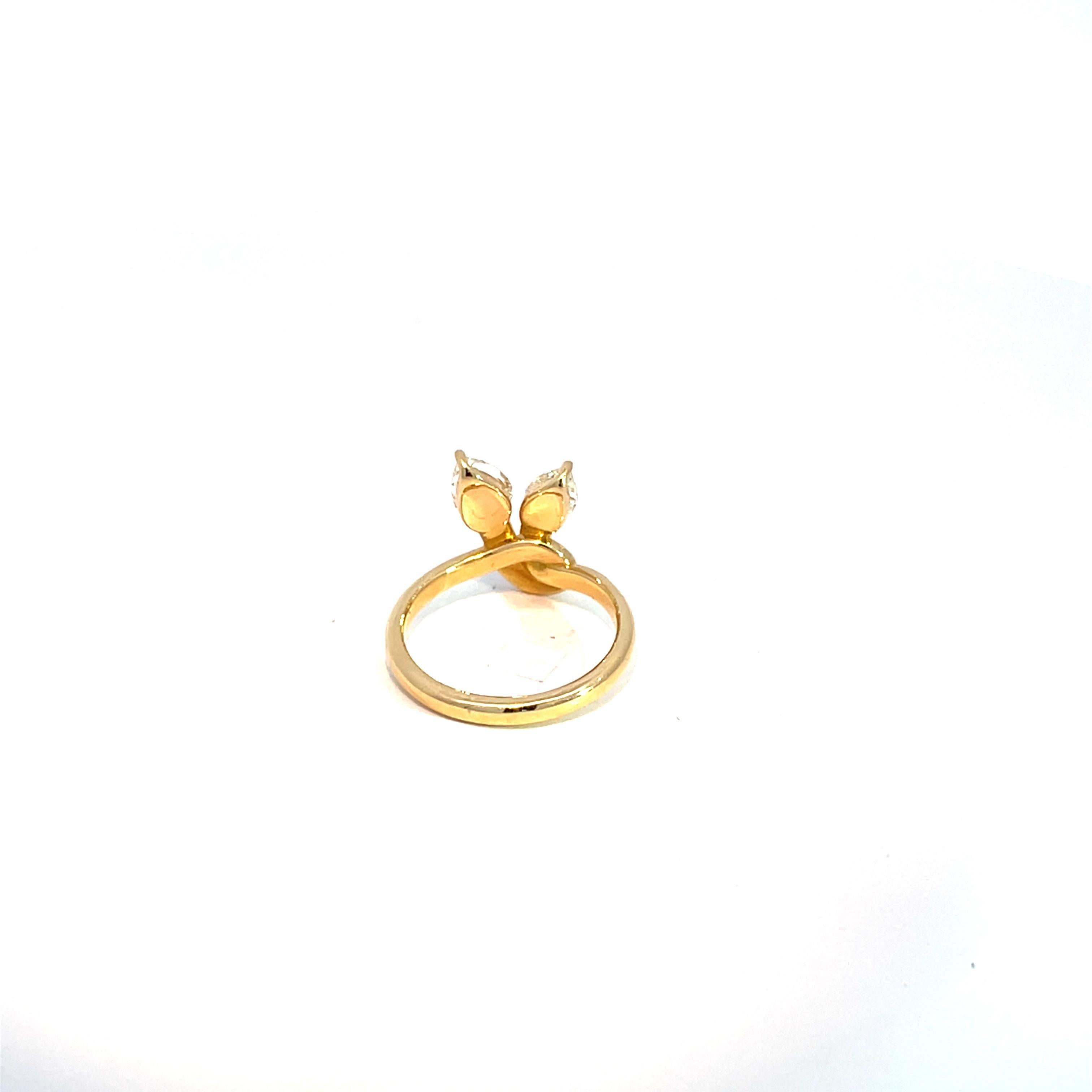 Taglio a goccia Anello con diamante da 1,04 carati in oro giallo 18 carati con design a foglia in vendita