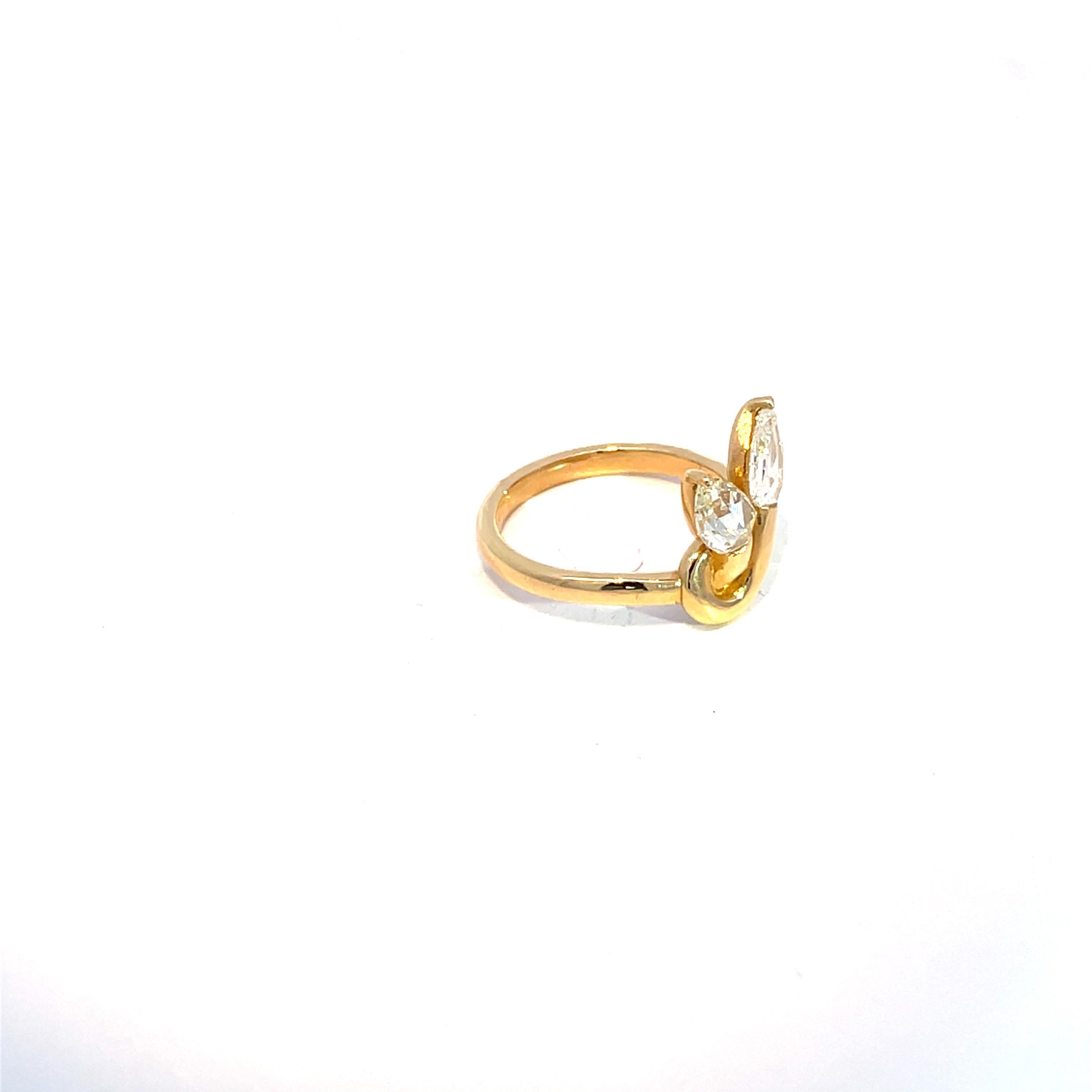 Anello con diamante da 1,04 carati in oro giallo 18 carati con design a foglia In condizioni Nuovo in vendita a New York, NY