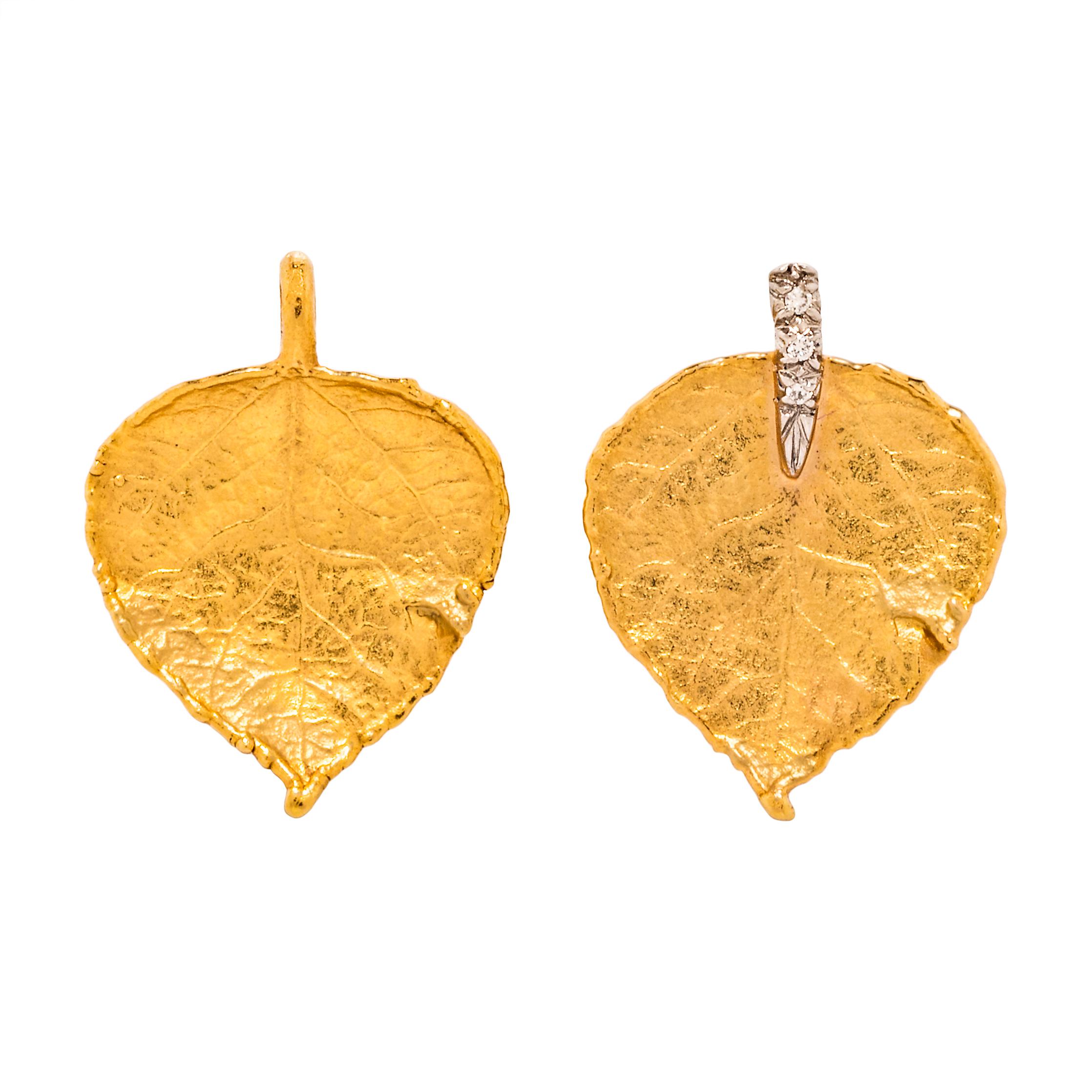 Bestehend aus einer Halskette mit einer Reihe von Gliedern in Form von Blättern aus 19 Karat und 18 Karat Gelbgold in verschiedenen Formen, mit Herstellermarke 