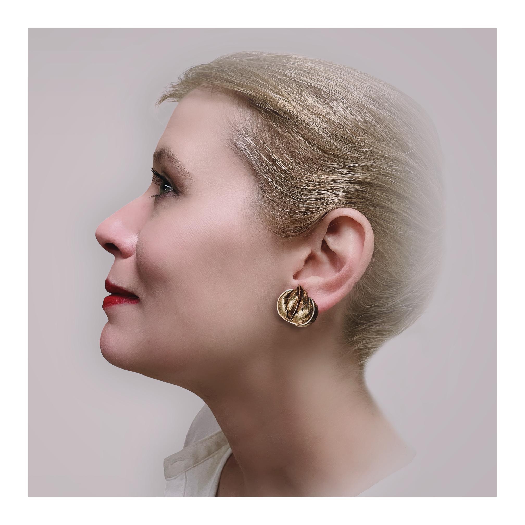 18k Yellow Gold Leaf Motif Earclips For Sale 1