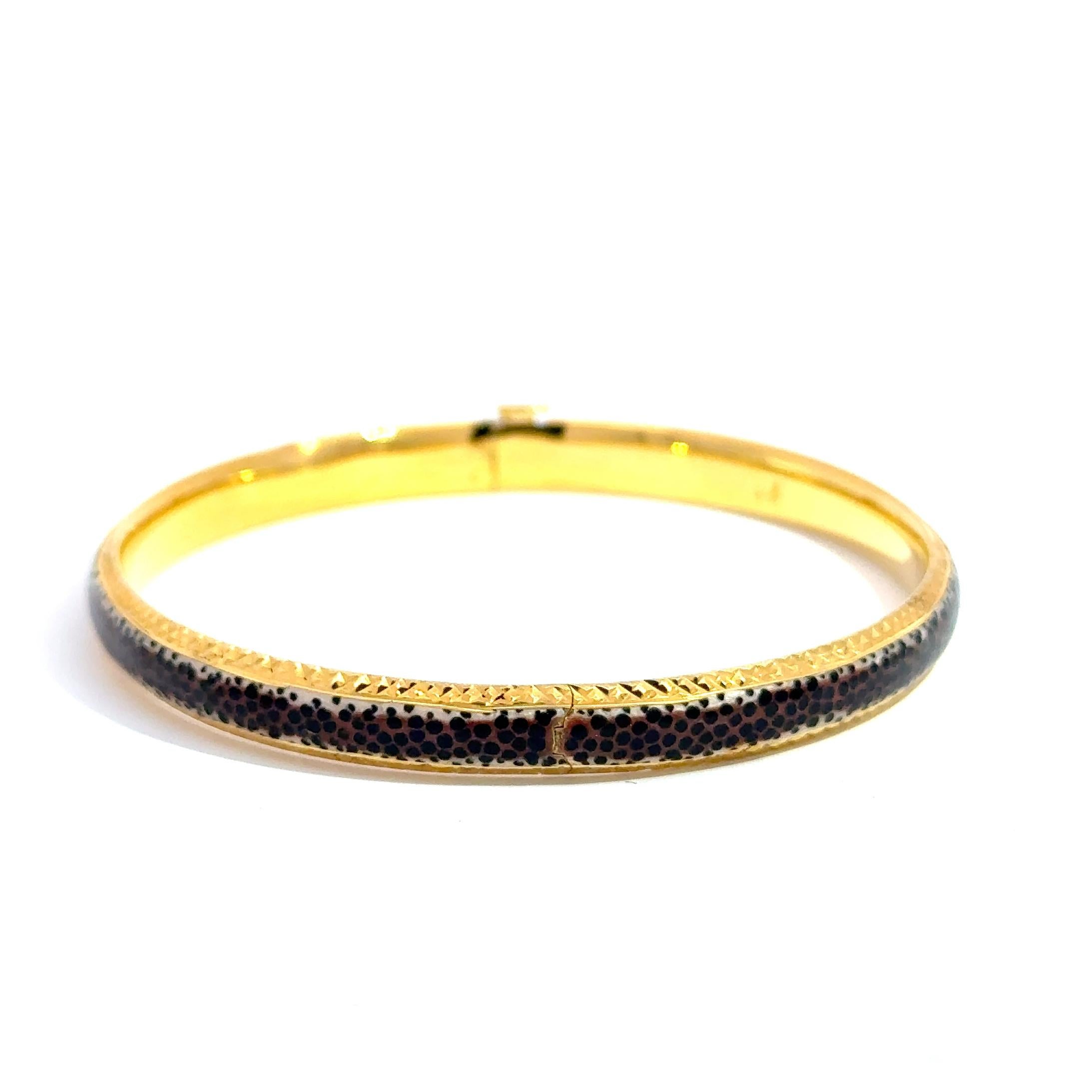 Art Deco 18k Yellow Gold Leopard Enamel Print Bangle – 6.90g For Sale