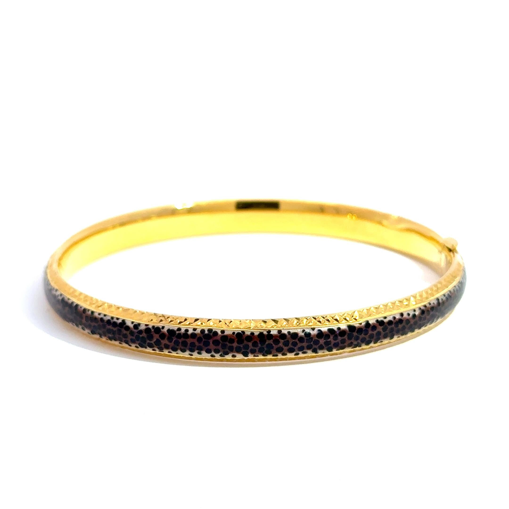 18k Yellow Gold Leopard Enamel Print Bangle – 6.90g In New Condition For Sale In Los Angeles, CA