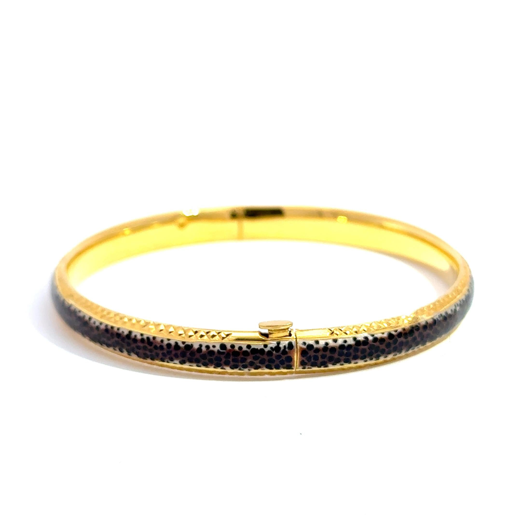 Women's 18k Yellow Gold Leopard Enamel Print Bangle – 6.90g For Sale