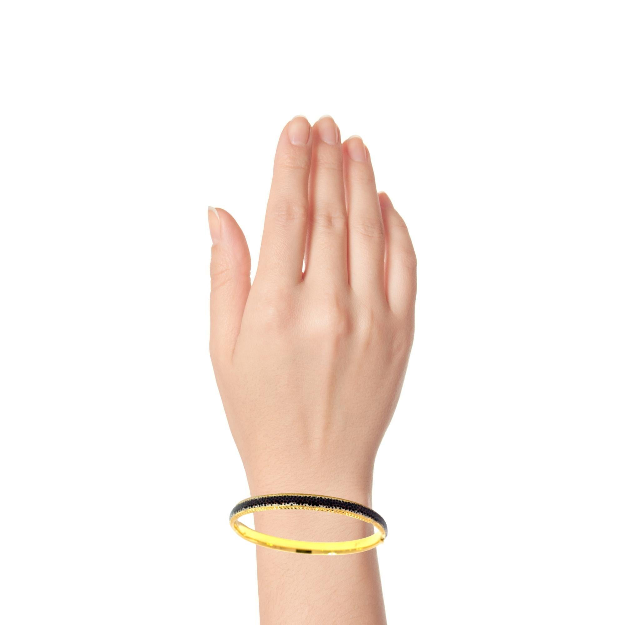 18k Yellow Gold Leopard Enamel Print Bangle – 6.90g For Sale 1