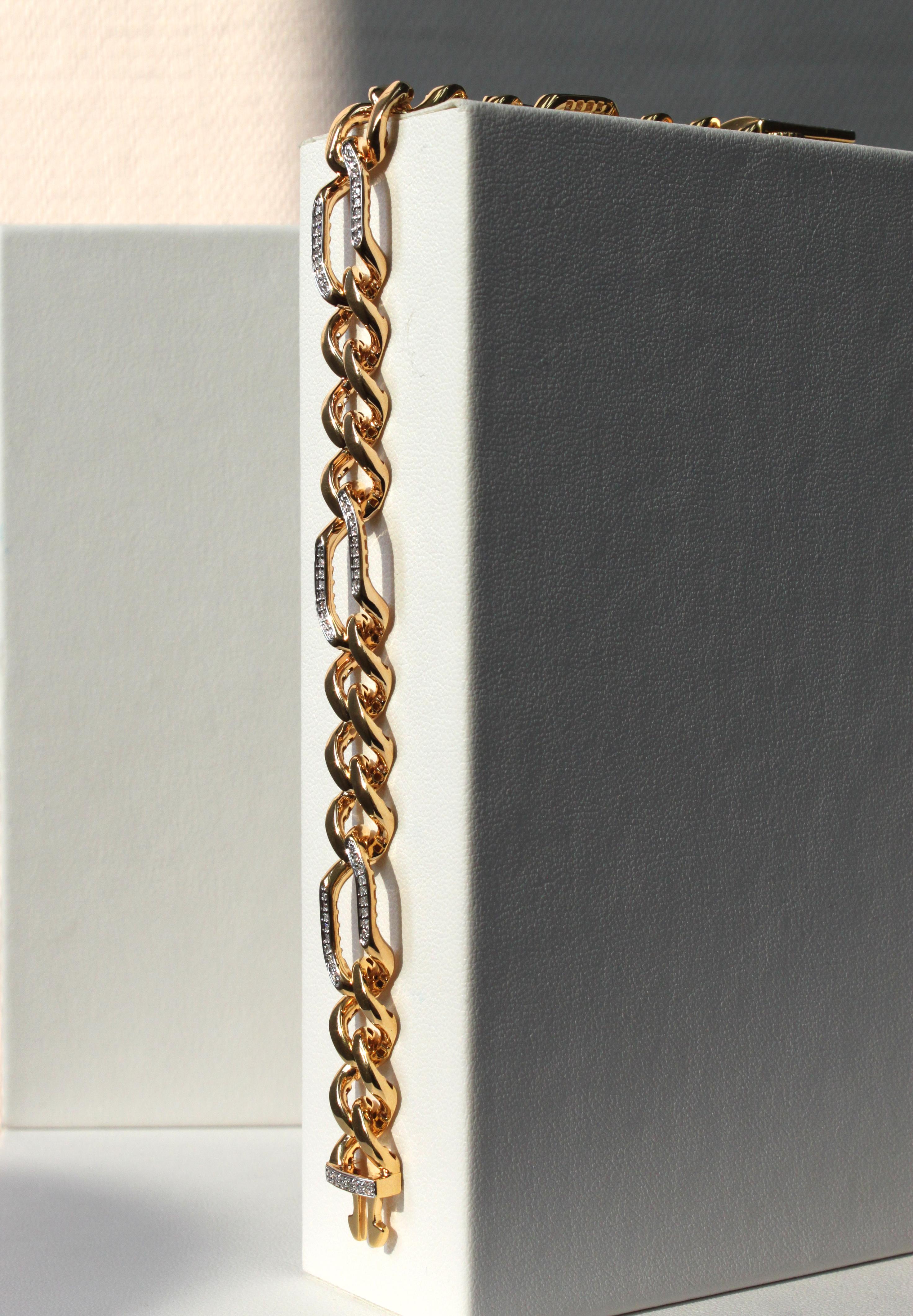 18K Yellow Gold Lightweight Cuban Link Bracelet for Men with Natural Diamonds In New Condition For Sale In Bangkok, TH