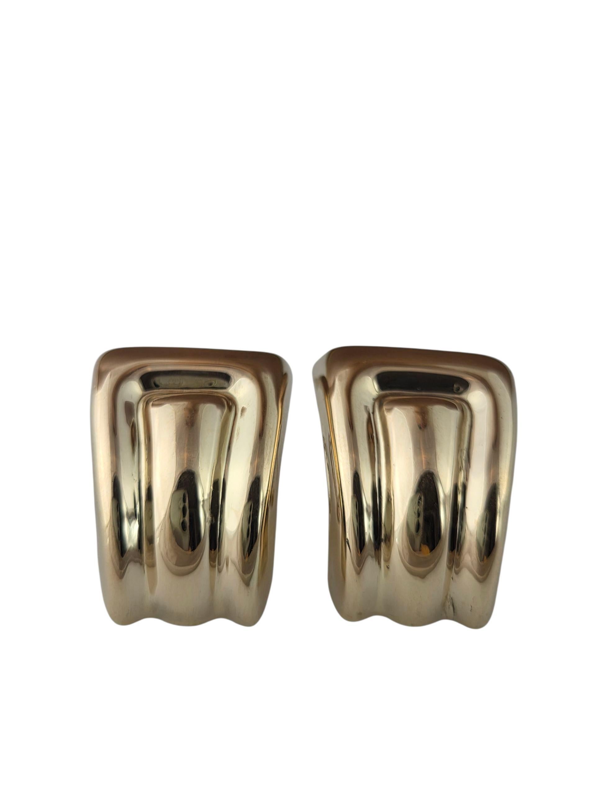 Demi-cerceaux légers en or jaune 18K

Ajoutez de la dimension et du style à votre look avec ces magnifiques demi-boucles d'oreilles en or jaune 18 carats. Léger et parfait pour une utilisation quotidienne.

Cachet : 750

Poids : 12g / 7.7dwt

Taille