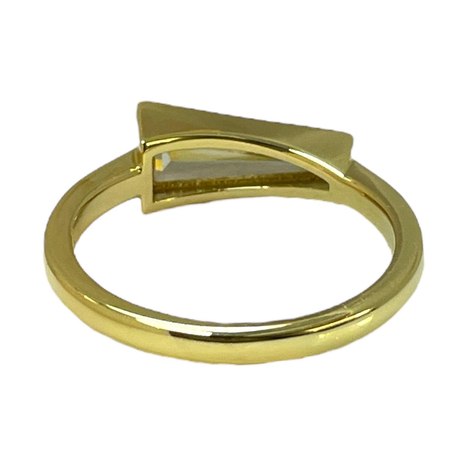 Taille navette Bague en or jaune 18 carats avec diamants naturels baguettes certifiés GIA, édition limitée en vente
