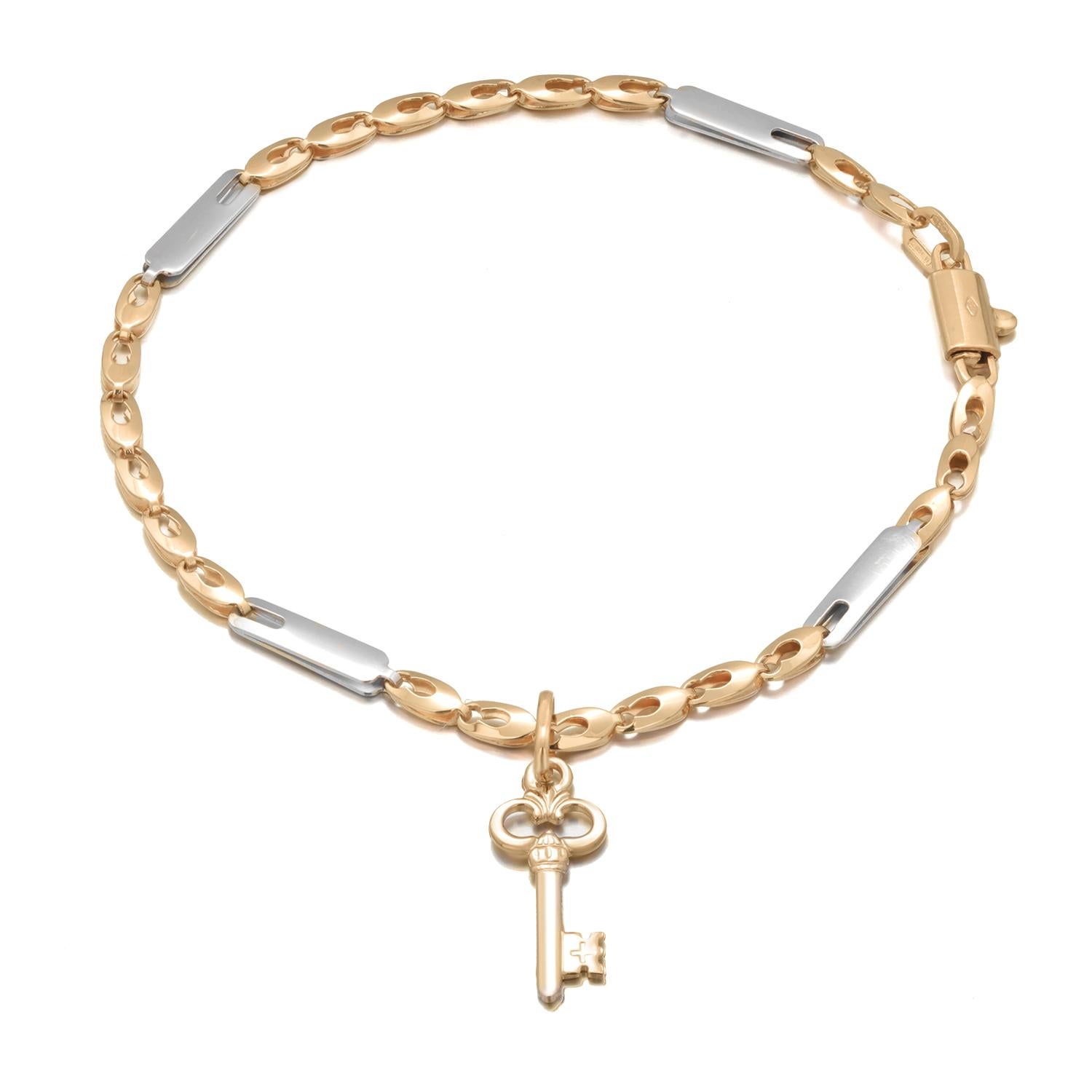 Bracelet à maillons en or jaune 18 carats avec breloque à clé en vente 4