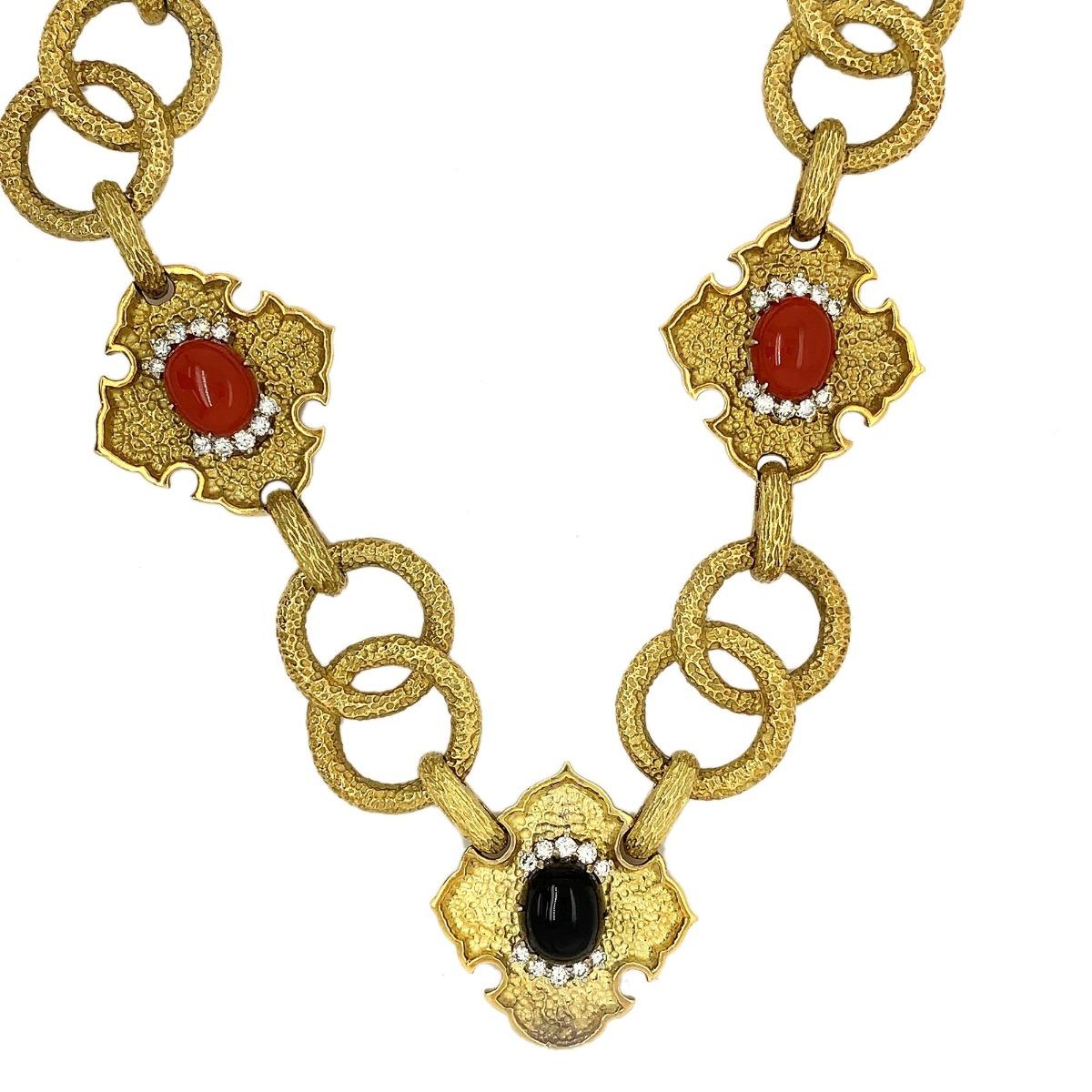 18 Karat Yellow Gold Link Onyx Coral Diamond Necklace In Excellent Condition For Sale In New York, NY