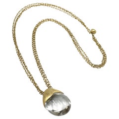 Colgante Largo de Oro Amarillo de 18 K con Cristal Transparente y Cadena Triple en forma de clip