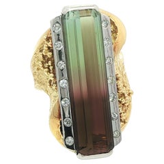 Anello lungo in oro giallo 18k con tormalina bicolore e diamanti da 11,32 ct.