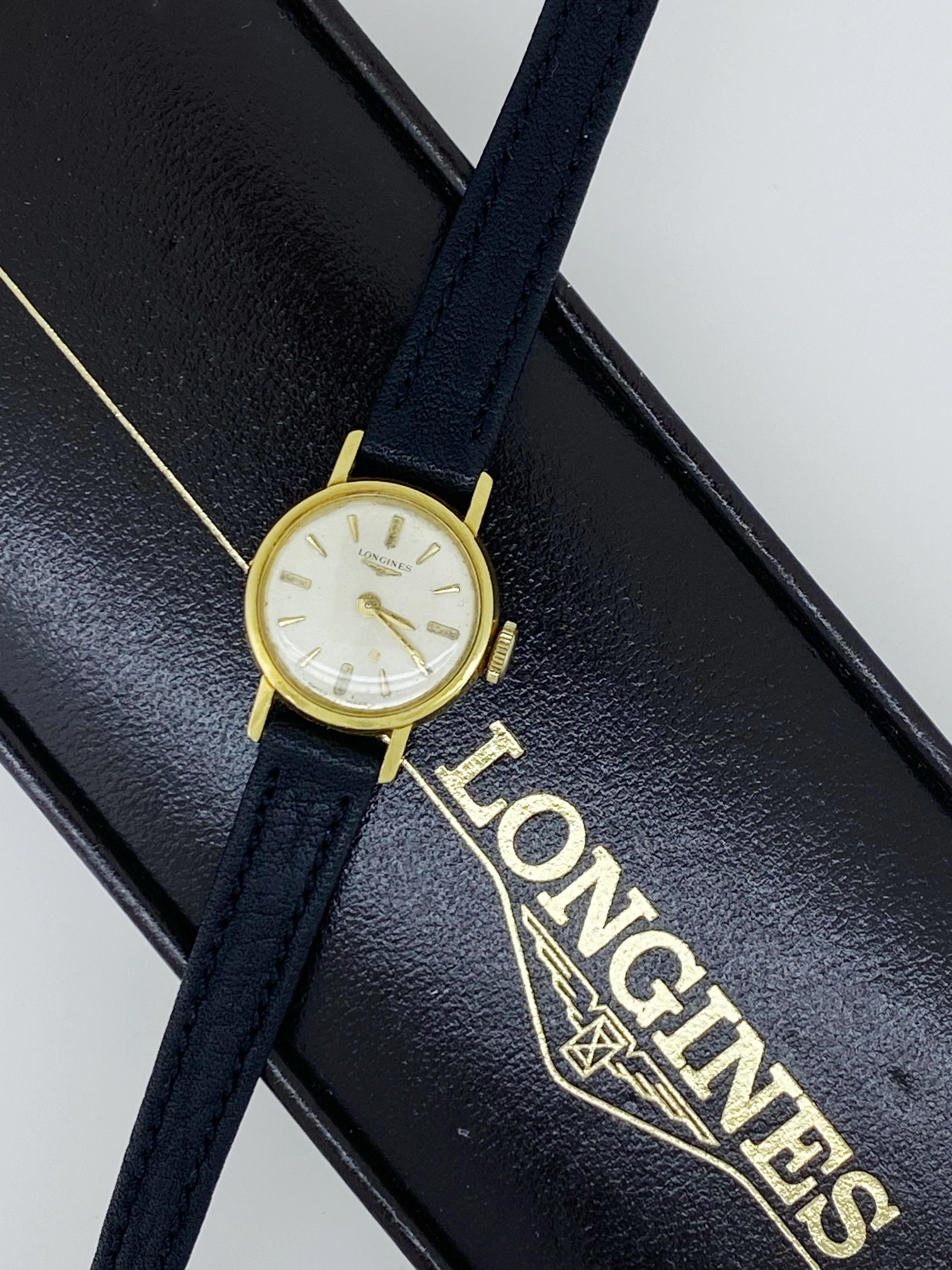 Diese klassische Vintage Longines Damenarmbanduhr
ist in hervorragendem Zustand und in ausgezeichneter Funktion 

Schlicht und zeitlos, ist sie die ideale Uhr für jeden Tag, 
aber auch für besondere Anlässe geeignet.

Der Zeitmesser ist ausgestattet