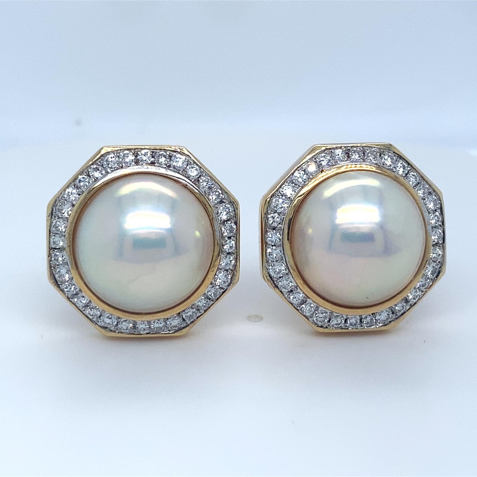 Comprend 1 perle Mabe unique mesurant 15,5 mm x 15,5 mm x 8 mm
Entouré de 2,24 carats de diamants pleine taille
Poids brut : 19,1 grammes
Dimensions : 1