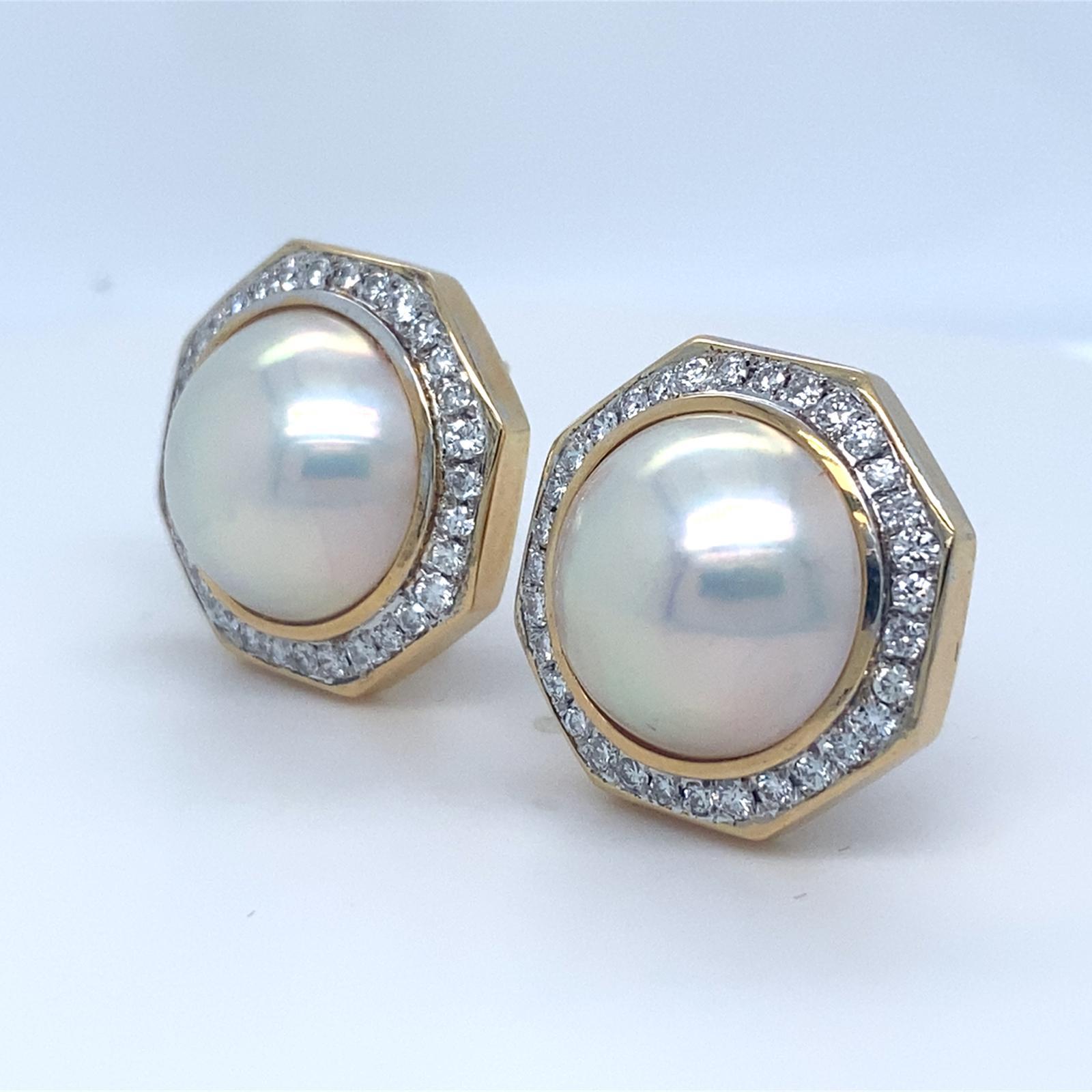 Moderne Boucles d'oreilles huggies en or jaune 18 carats, perles Mabe et diamants 2,24 carats 19,1 grammes en vente