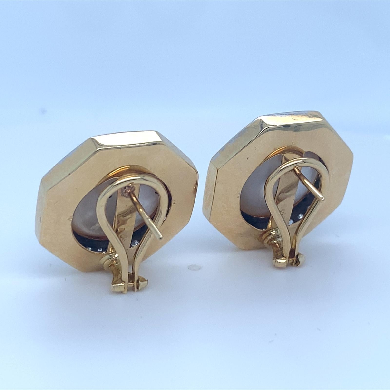 Boucles d'oreilles huggies en or jaune 18 carats, perles Mabe et diamants 2,24 carats 19,1 grammes Unisexe en vente