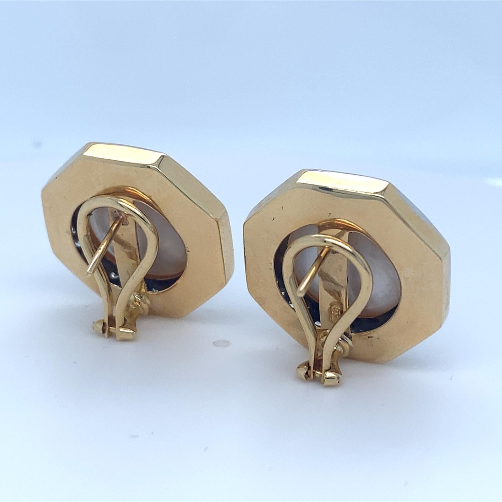 Boucles d'oreilles huggies en or jaune 18 carats, perles Mabe et diamants 2,24 carats 19,1 grammes en vente 1