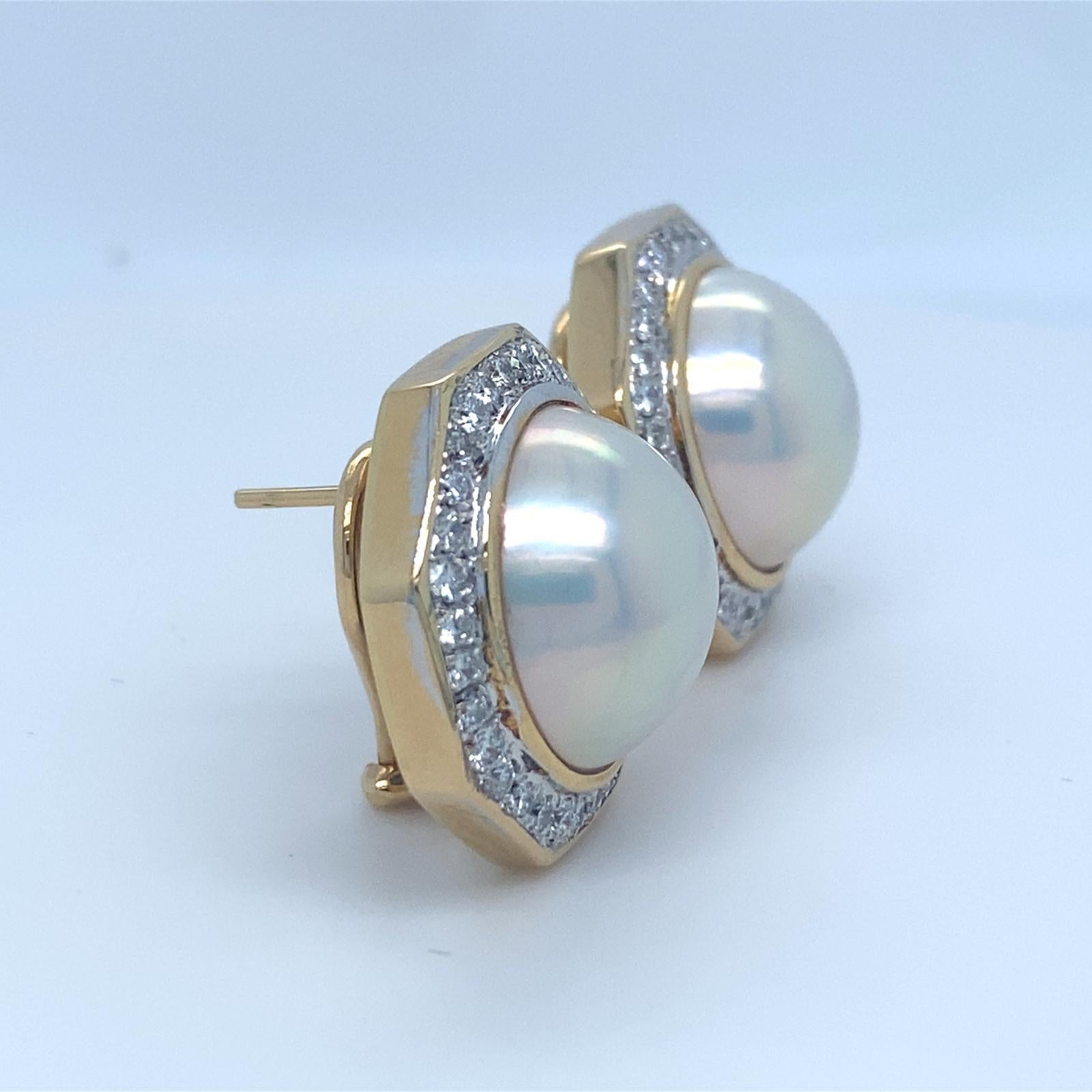 Boucles d'oreilles huggies en or jaune 18 carats, perles Mabe et diamants 2,24 carats 19,1 grammes en vente 3