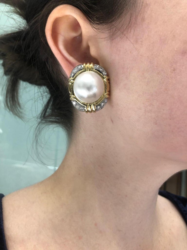 18 Karat Yellow Gold Mabe Pearl Clip Earrings For Sale at 1stDibs