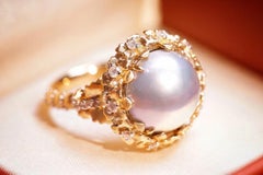 Bague cocktail fleur en or jaune 18 carats, perle Mabe et diamants