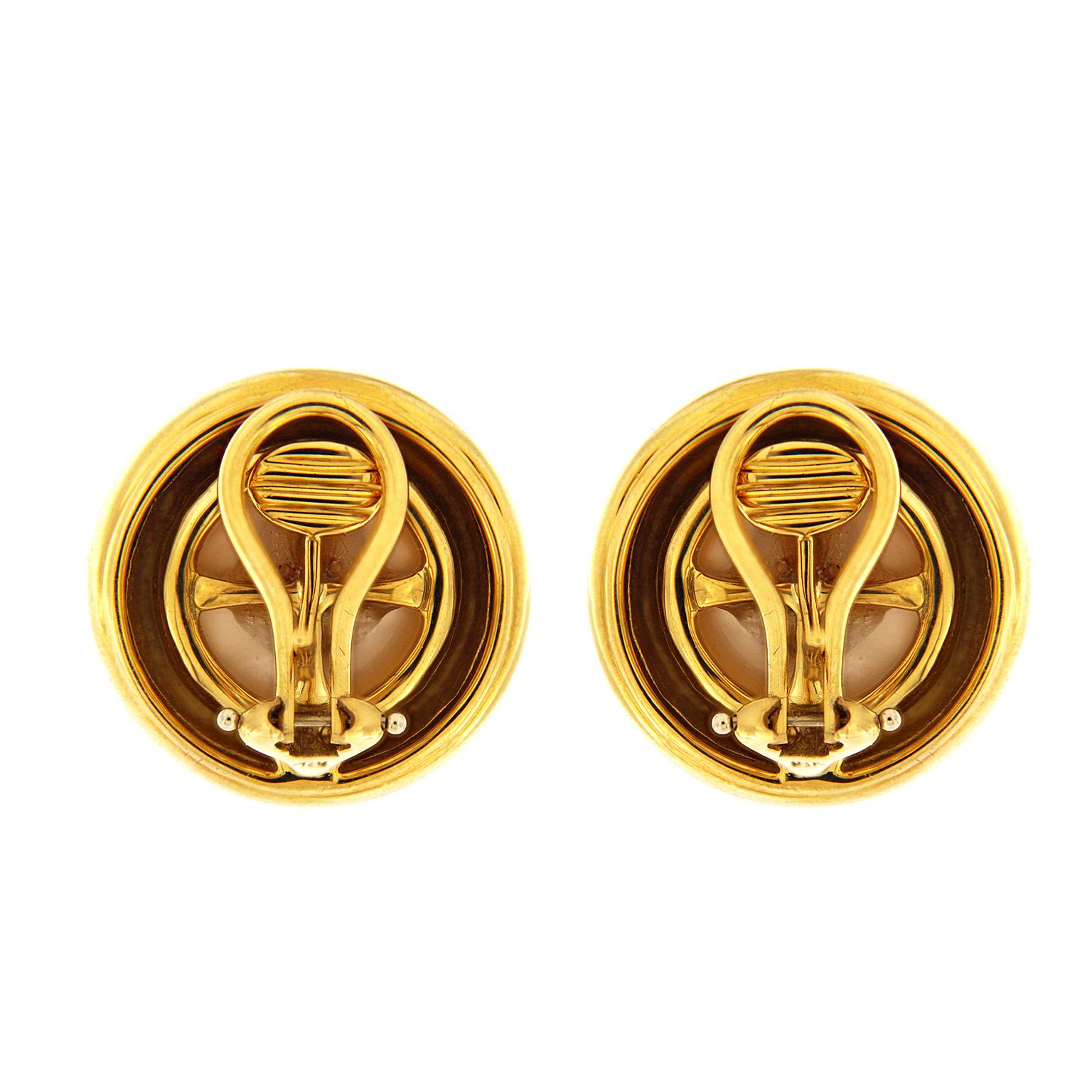 Women's or Men's 18K Yellow Gold Mabe Pearl Double Rim Earrings For Sale