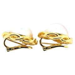 18k Yellow Gold Mabe Pearl Earclips