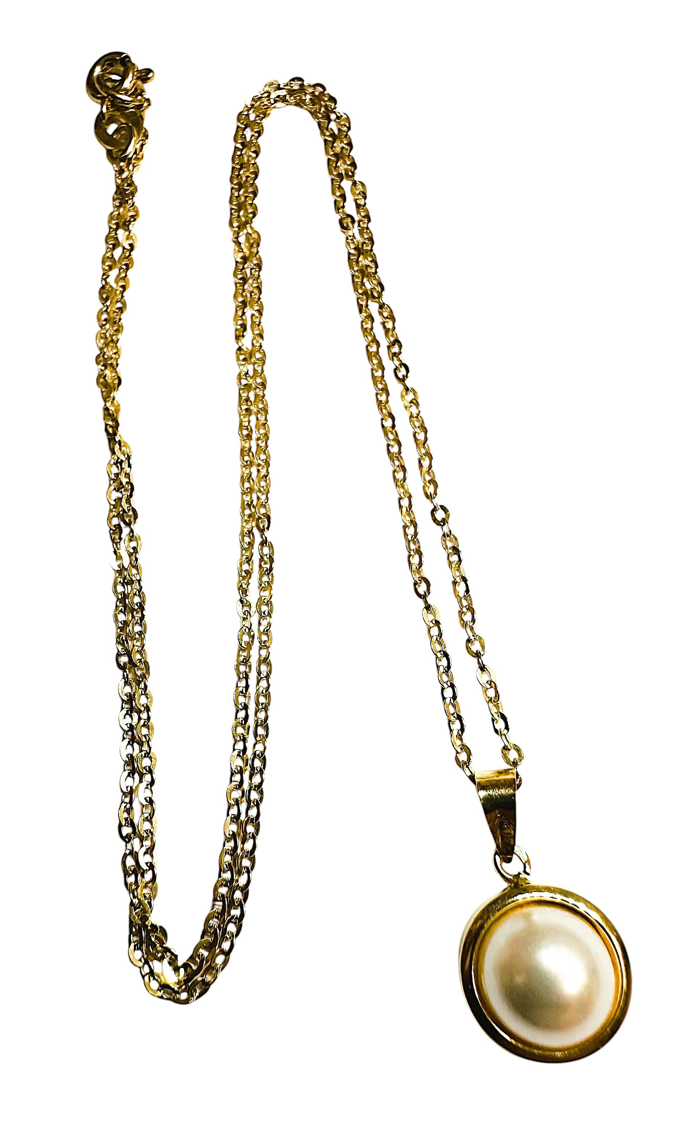 18K Yellow Gold Mabe Pearl Pendant & 18k Necklace Chain - Makers Marks 1