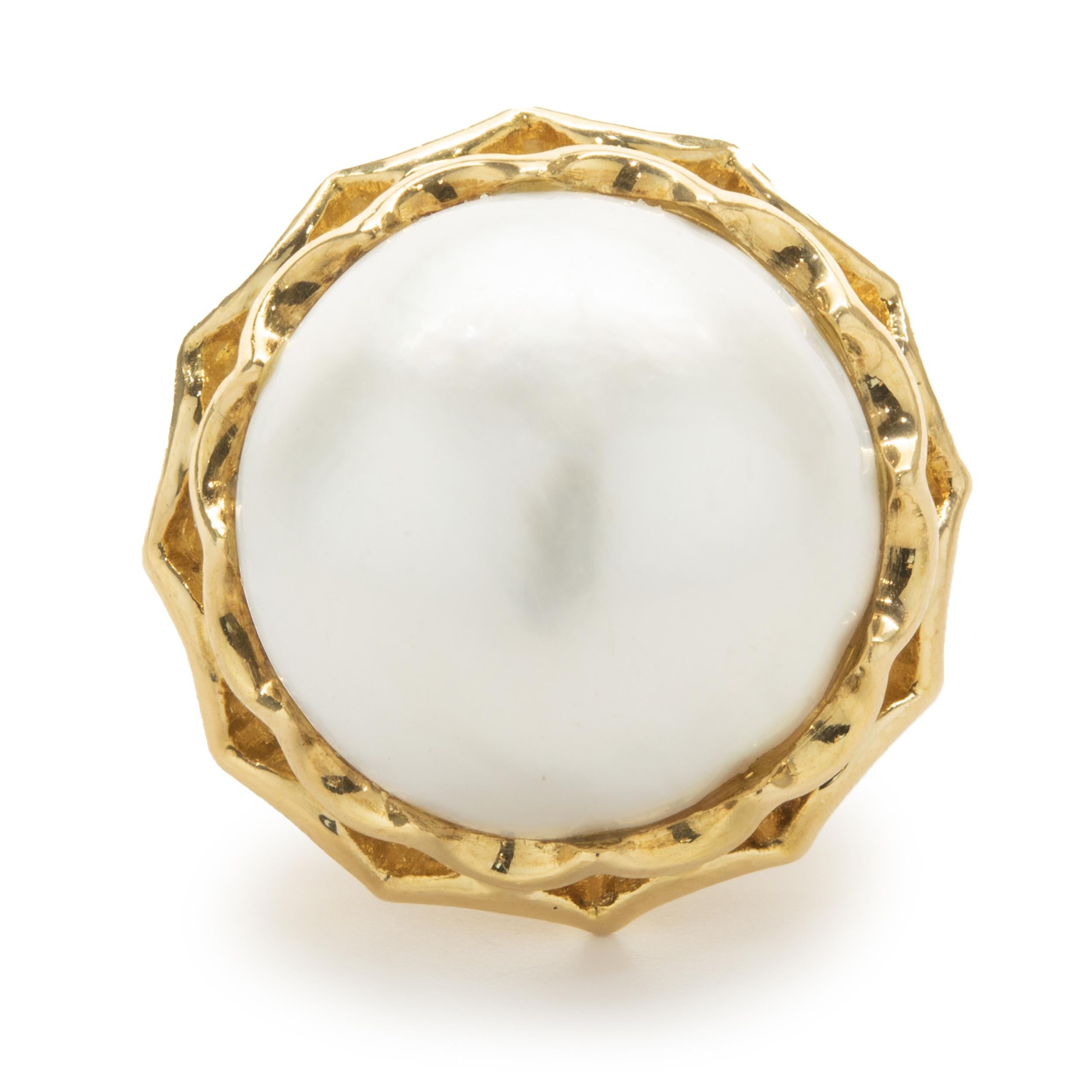 Designer: Sonderanfertigung
Material: 18k Gelbgold
Mabe Perle: 17.30mm
Ringgröße: 6.5 (bitte erlauben Sie zwei zusätzliche Versandtage für Größenanfragen)
Abmessungen: Ringoberseite misst 22,25 mm
Gewicht: 14,86 Gramm