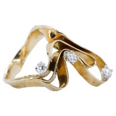 18K Yellow Gold Made in Italy Diamond Grounding Asymmetric Three Stones Ring