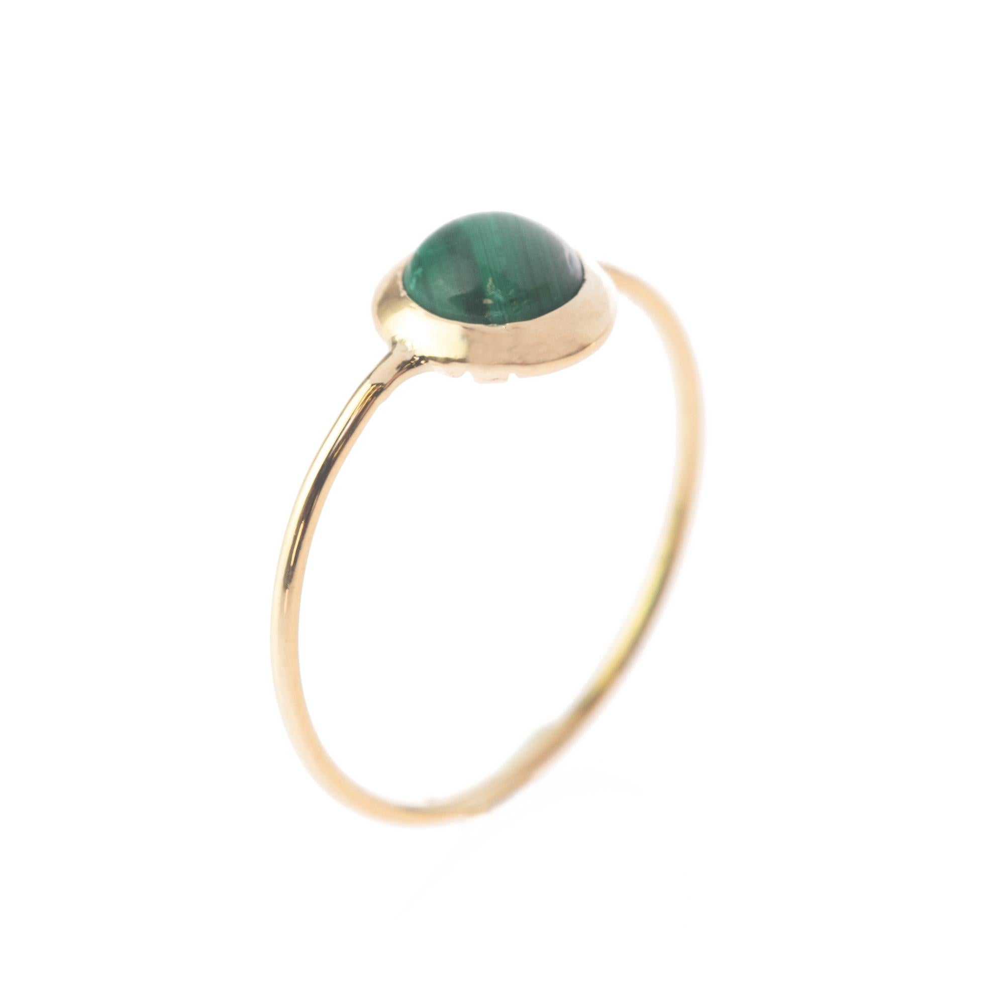 18k Yellow Gold Malachite Cabochon Boho Chic Stackable Green Ring Intini Jewels In New Condition For Sale In Milano, IT