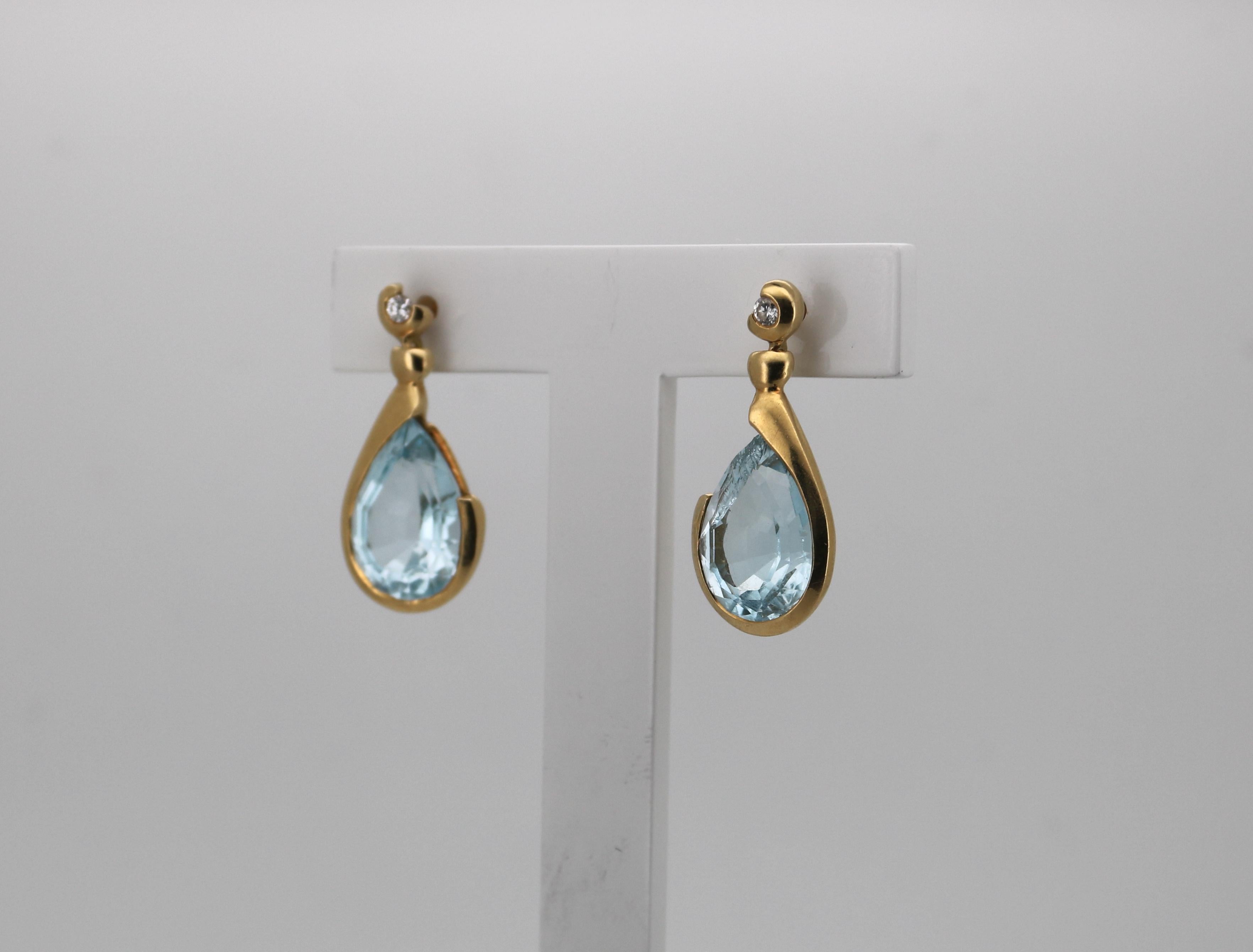 Orecchini Manfredi in oro giallo 18 carati con acquamarina e diamanti in vendita 1